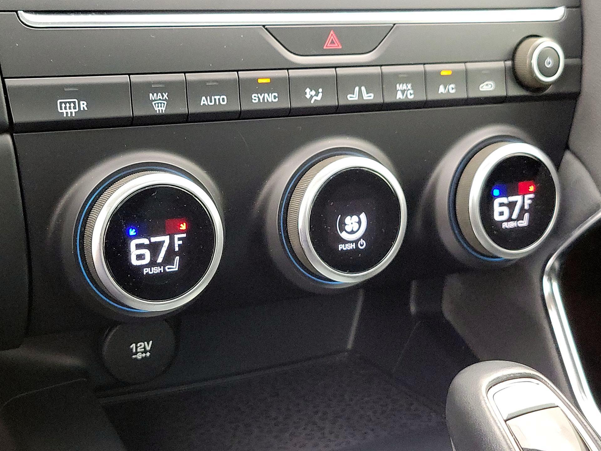 Thumbnail: 2018 Jaguar E-Pace - 17