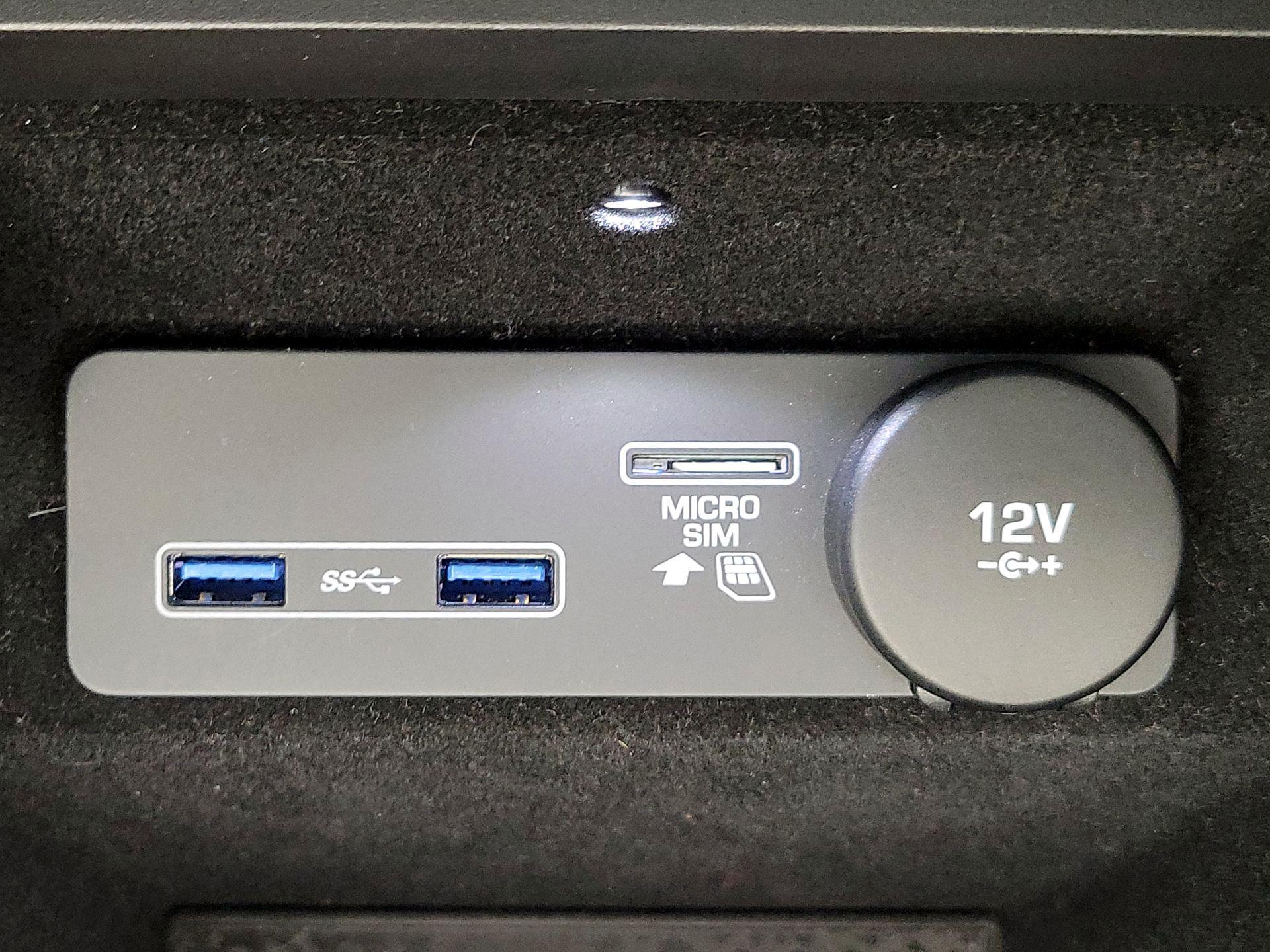 Thumbnail: 2018 Jaguar E-Pace - 19