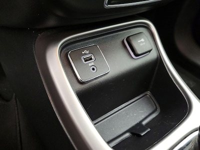 USB/AUX Ports