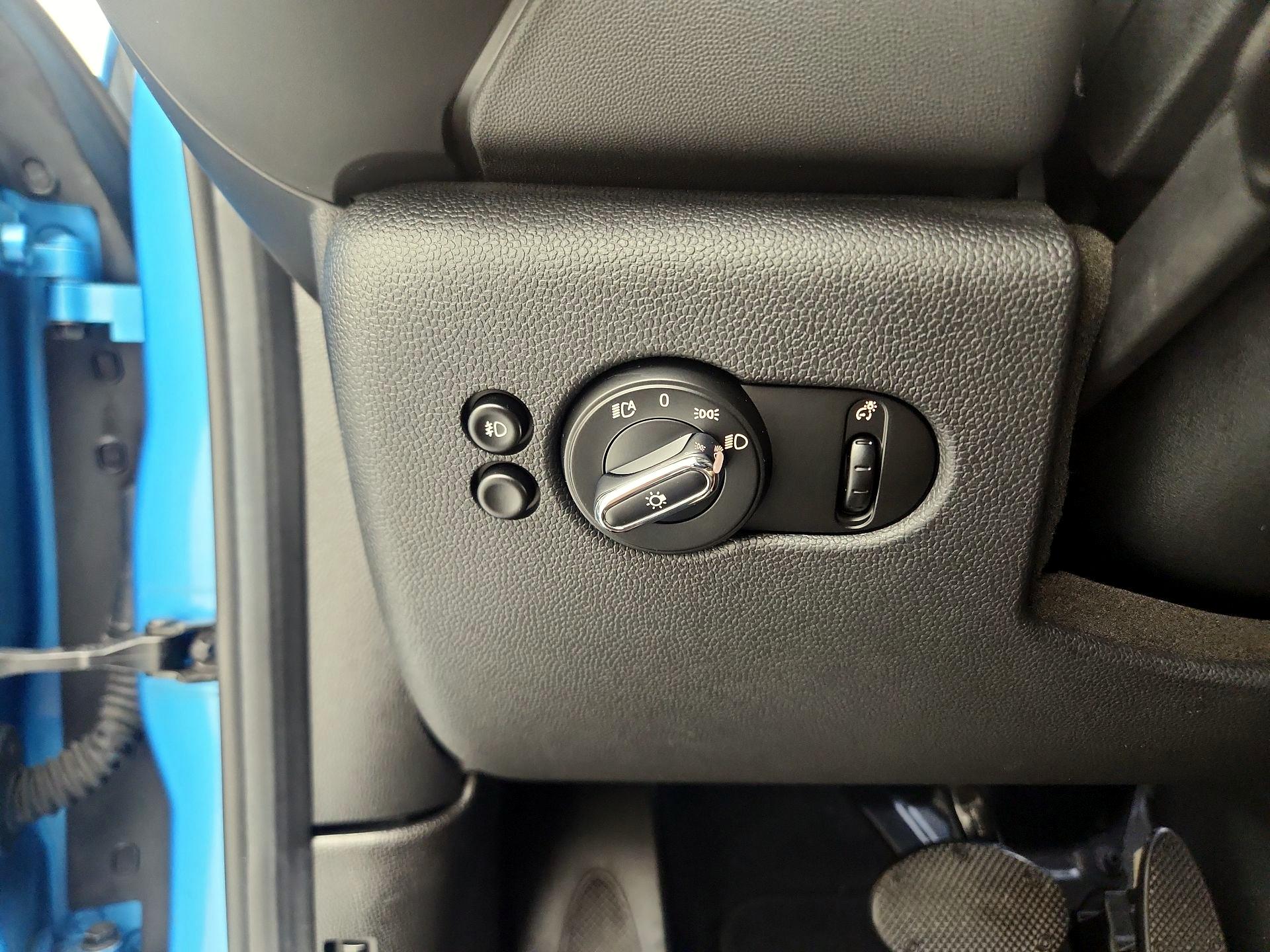 Thumbnail: 2019 MINI Cooper Hardtop - 13