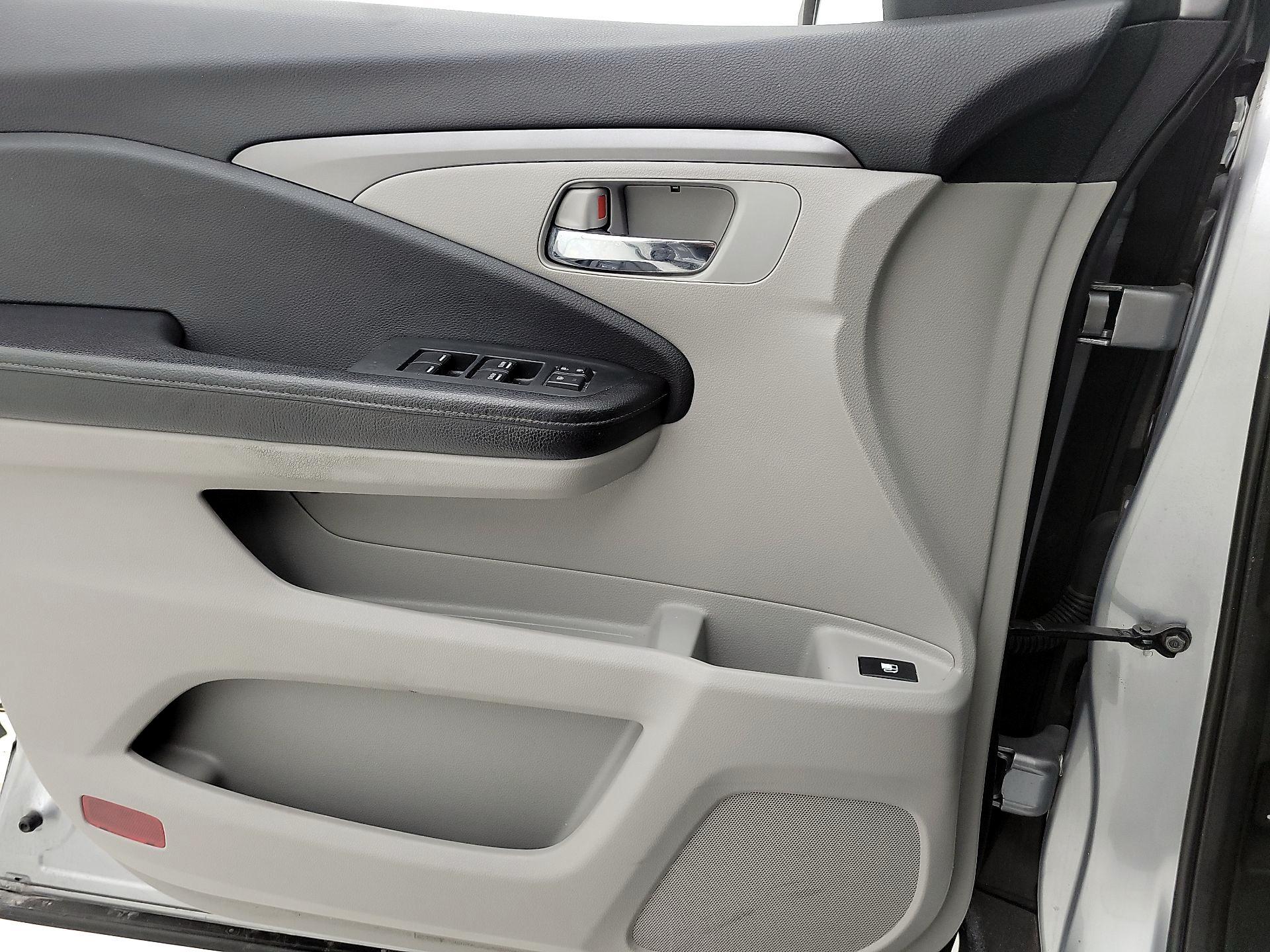 Thumbnail: 2017 Honda Ridgeline - 12