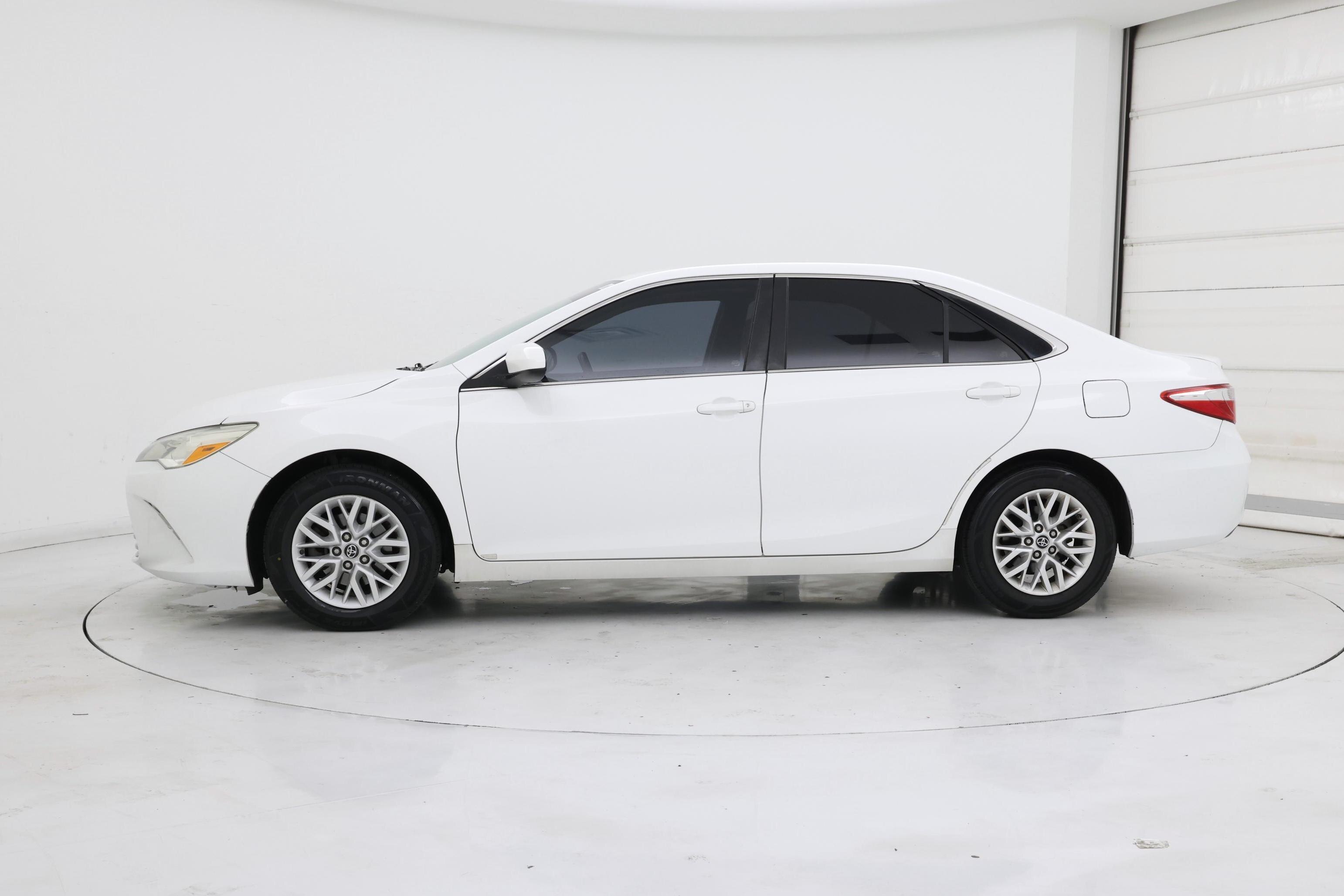 Thumbnail: 2016 Toyota Camry - 3