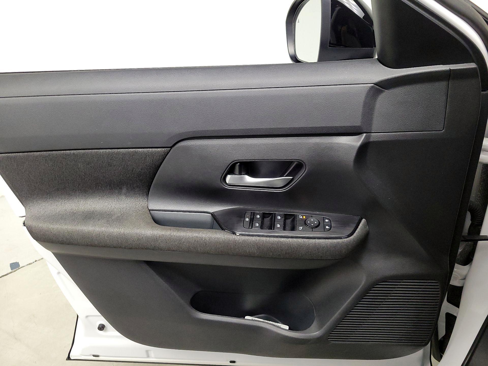 Thumbnail: 2025 Nissan Kicks - 12