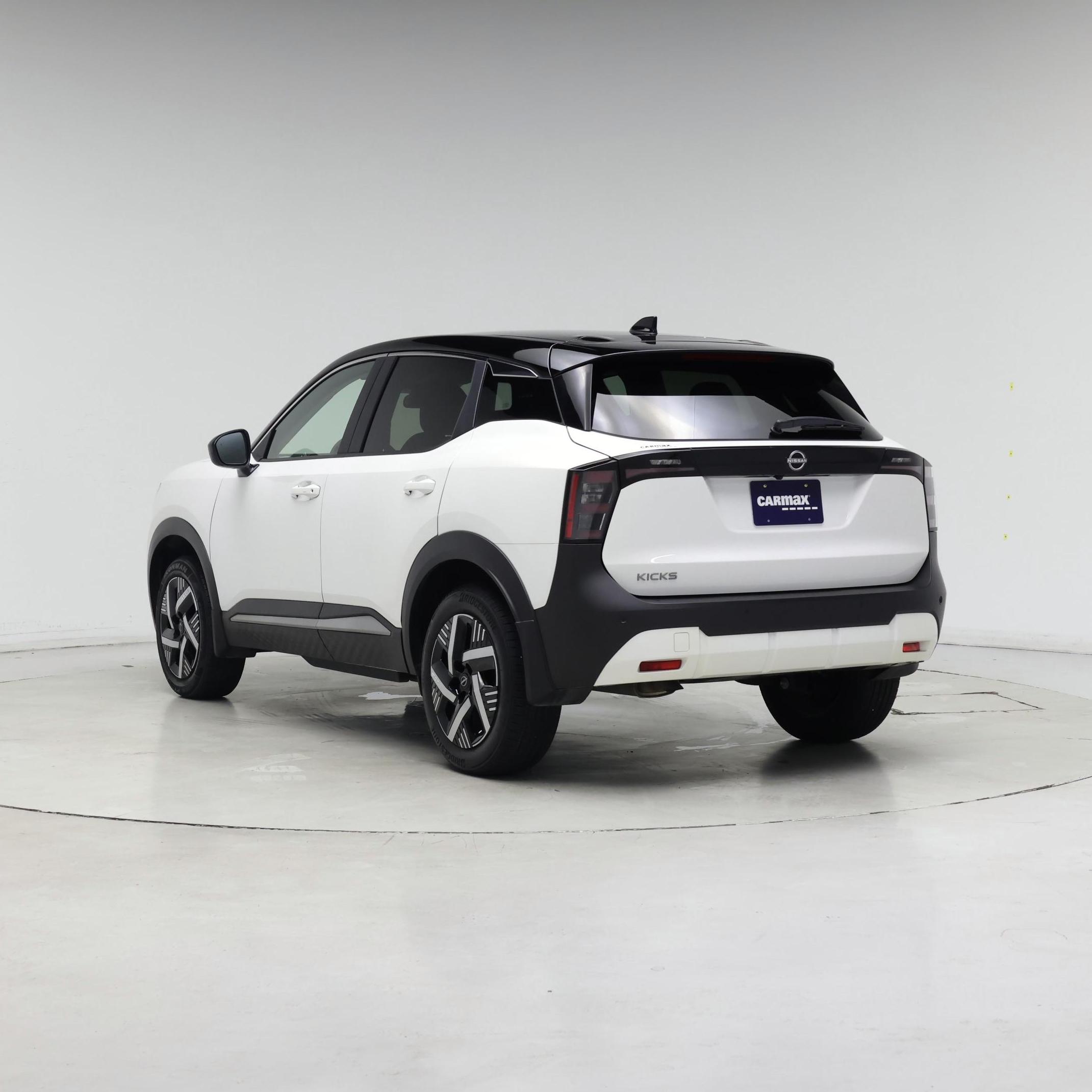 Thumbnail: 2025 Nissan Kicks - 2