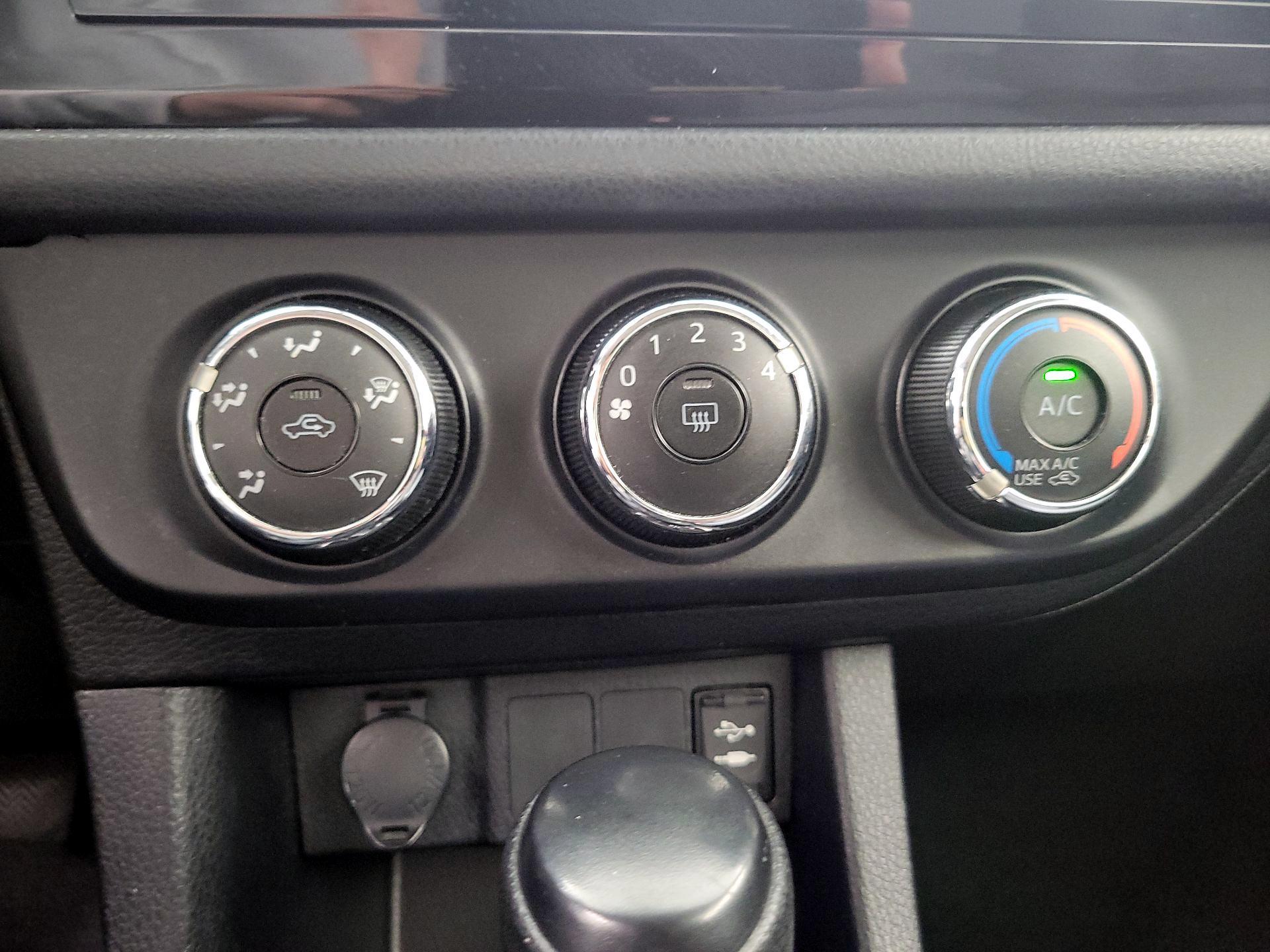Thumbnail: 2014 Toyota Corolla - 15