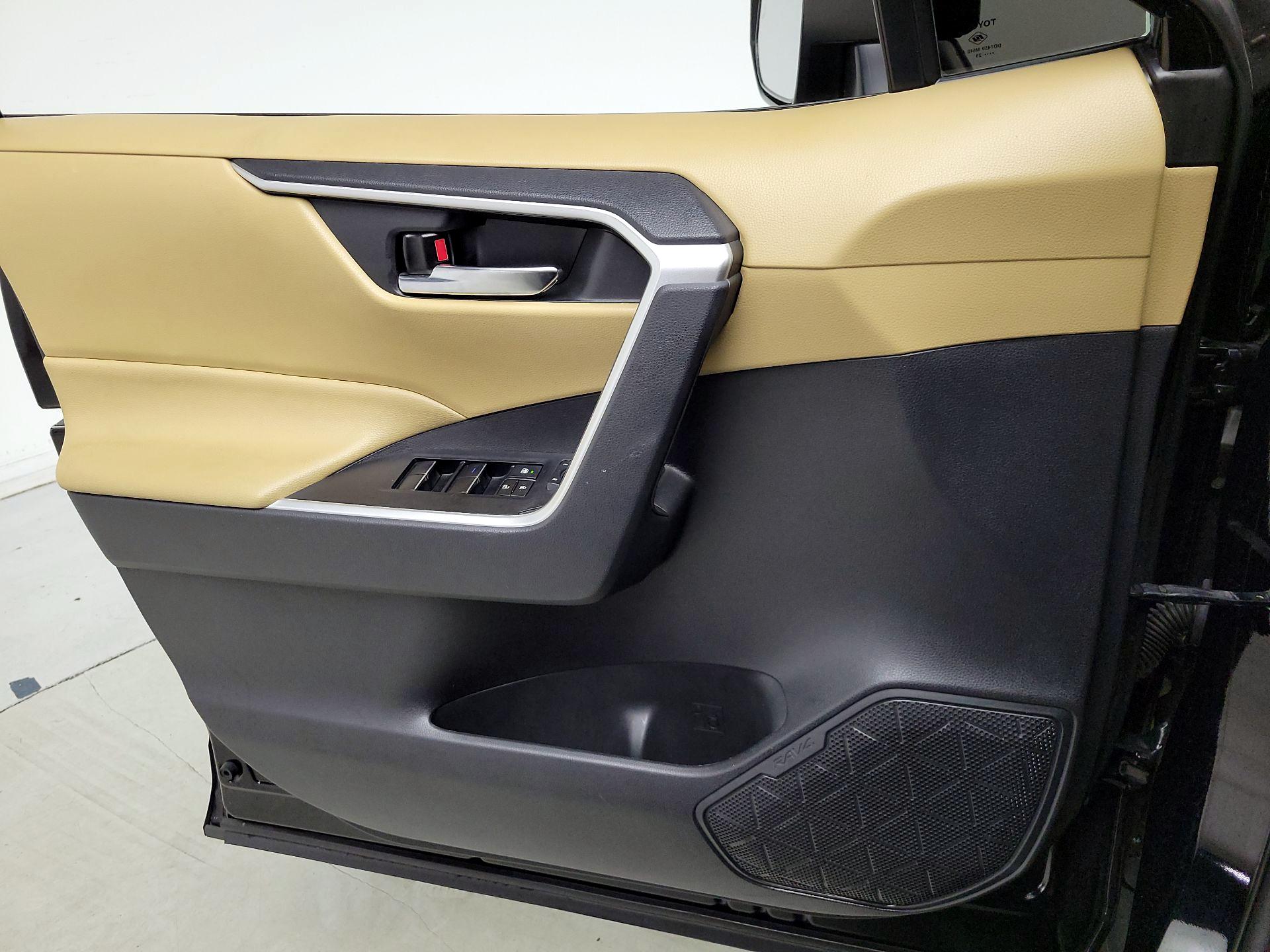 Thumbnail: 2021 Toyota RAV4 - 12