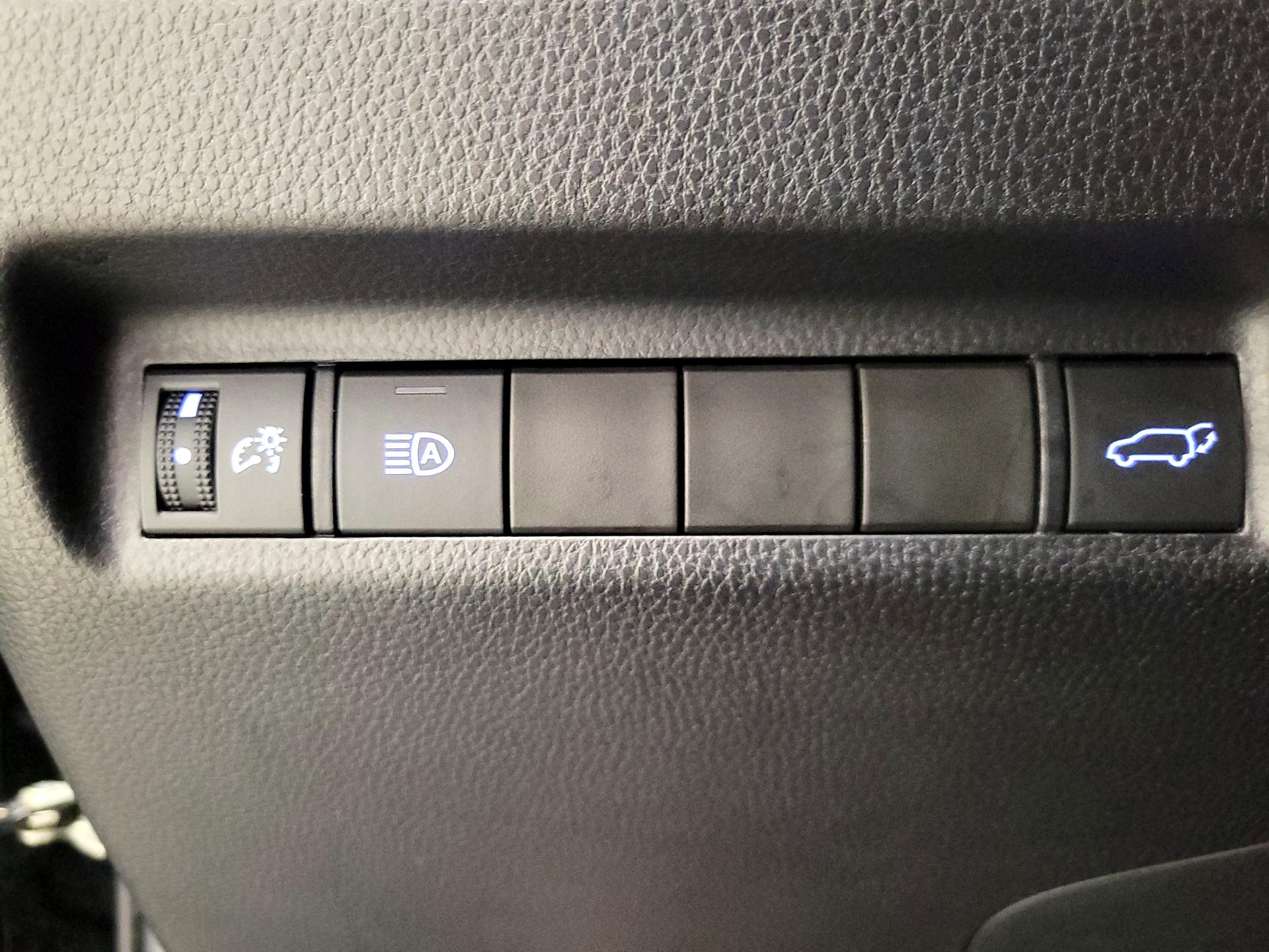 Thumbnail: 2021 Toyota RAV4 - 13