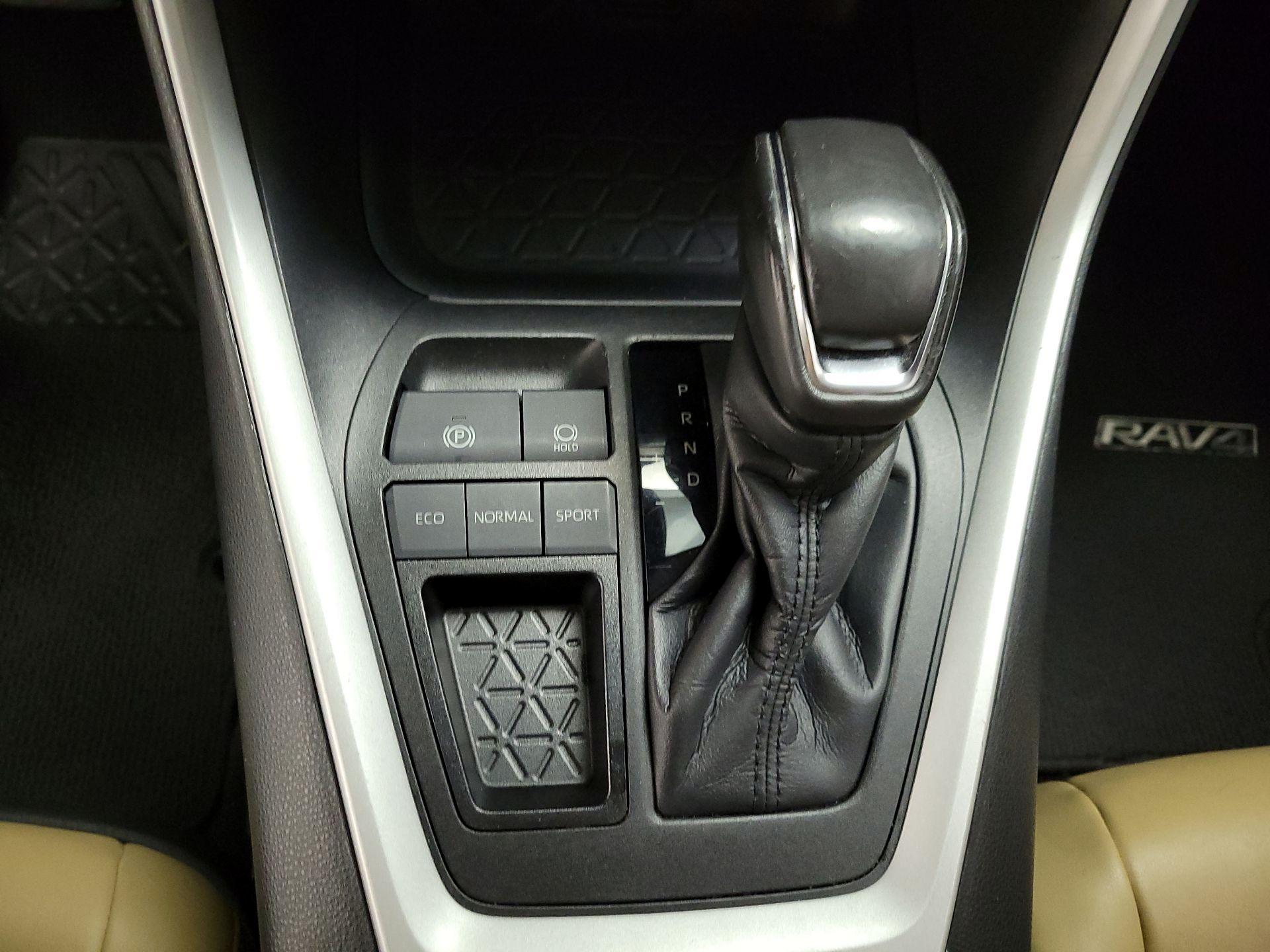 Thumbnail: 2021 Toyota RAV4 - 18