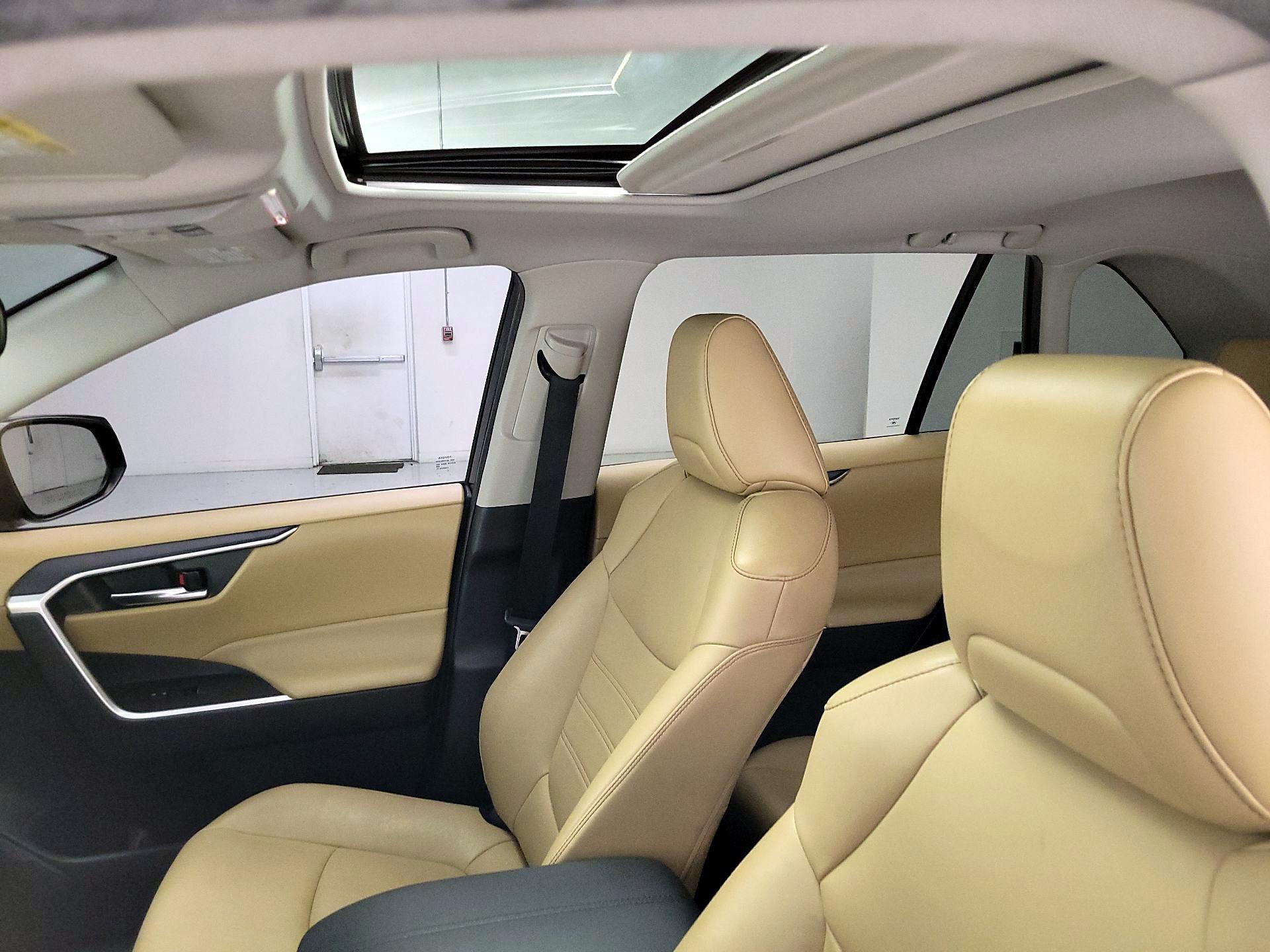 Thumbnail: 2021 Toyota RAV4 - 20