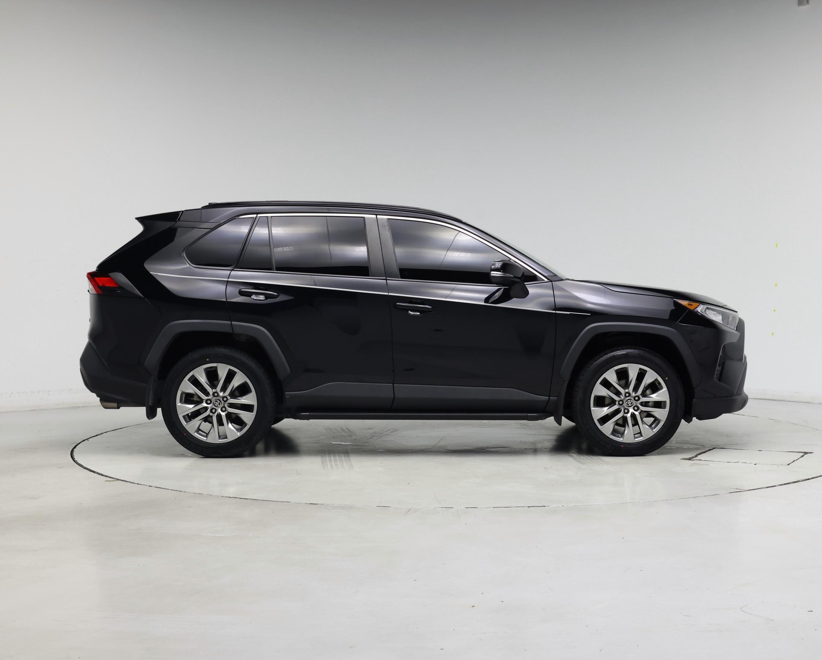 Thumbnail: 2021 Toyota RAV4 - 7
