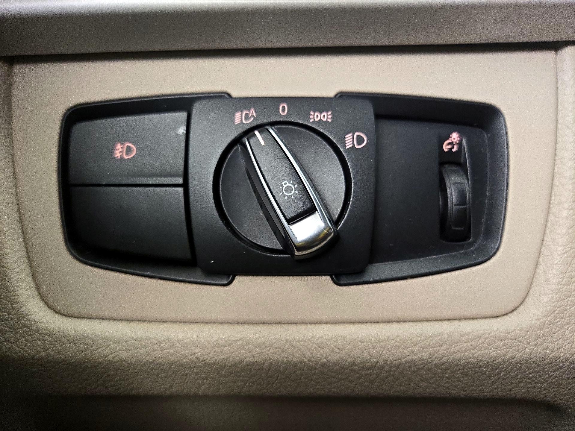 Thumbnail: 2016 BMW 3 Series - 13