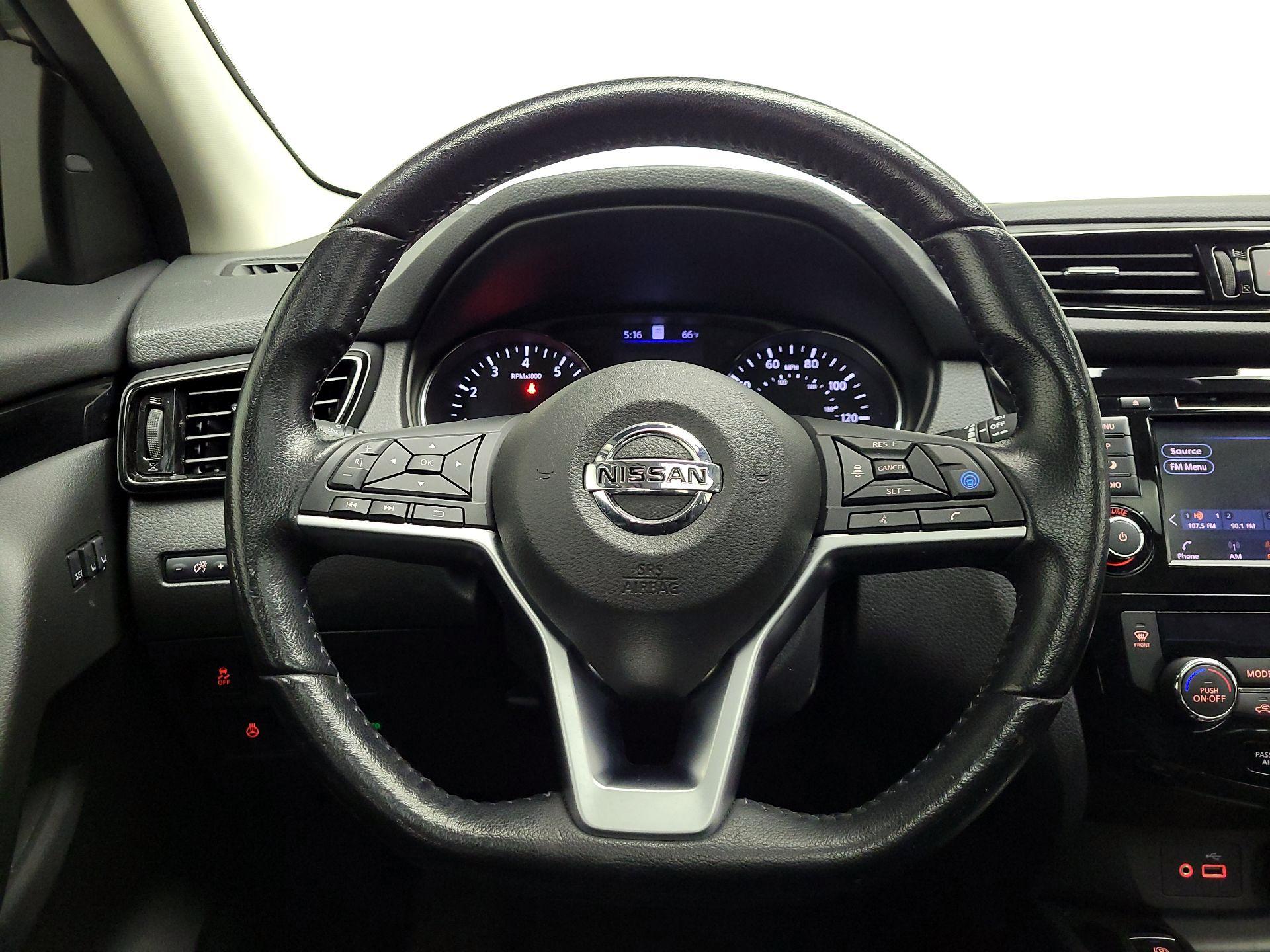 Thumbnail: 2021 Nissan Rogue Sport - 10