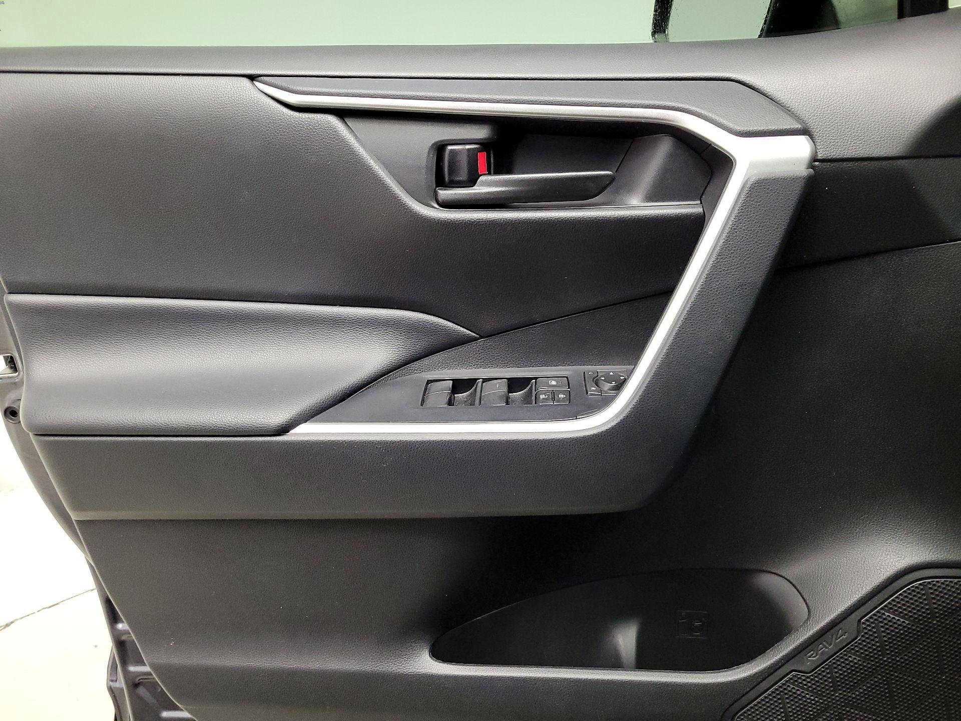 Thumbnail: 2021 Toyota RAV4 - 12