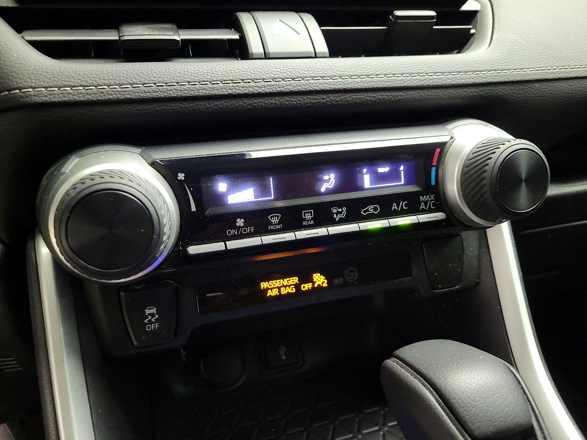 Thumbnail: 2021 Toyota RAV4 - 16