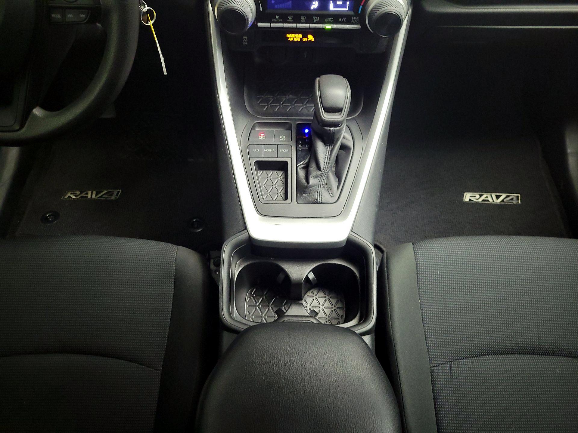 Thumbnail: 2021 Toyota RAV4 - 17