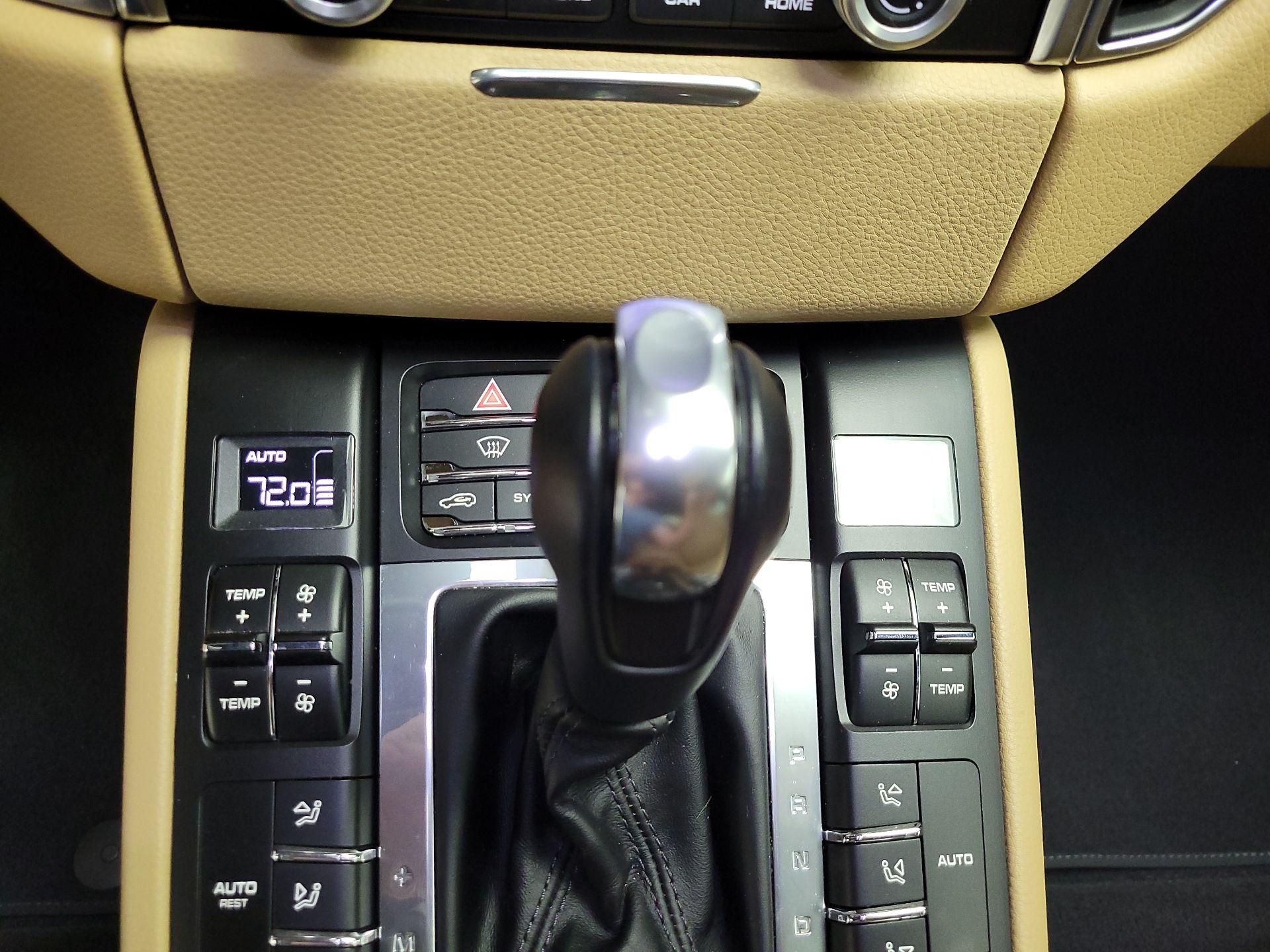 Thumbnail: 2018 Porsche Macan - 17