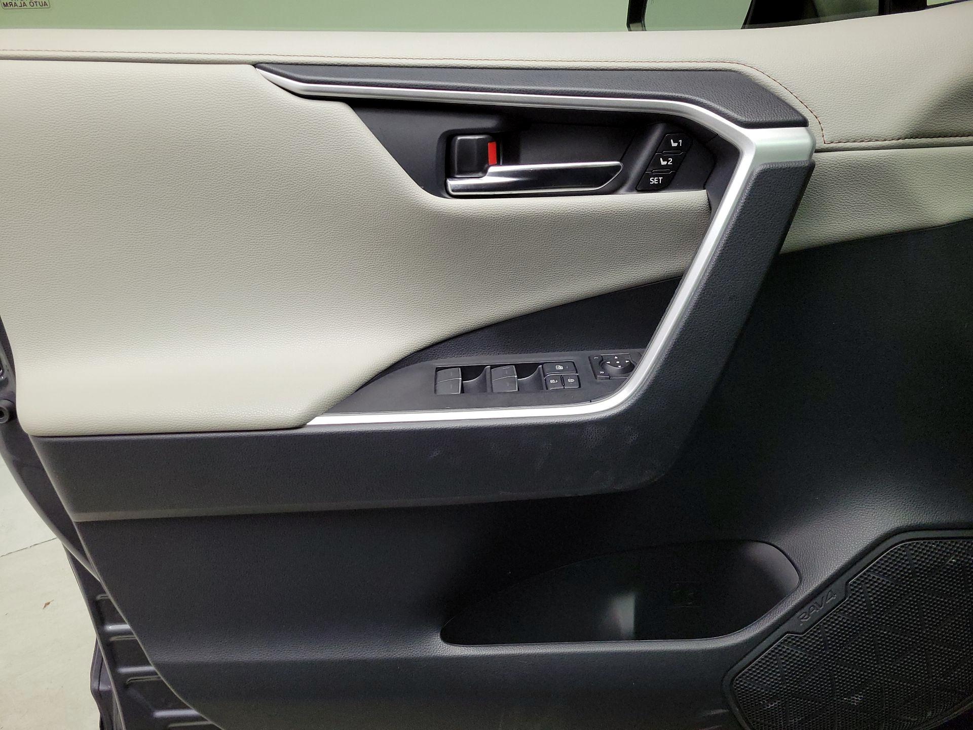 Thumbnail: 2022 Toyota RAV4 - 12