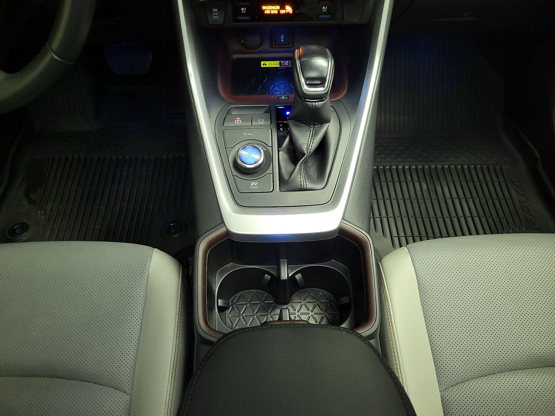 Thumbnail: 2022 Toyota RAV4 - 17