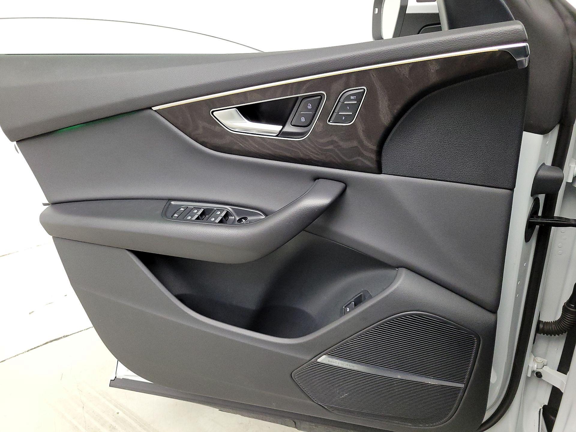 Thumbnail: 2021 Audi Q8 - 12