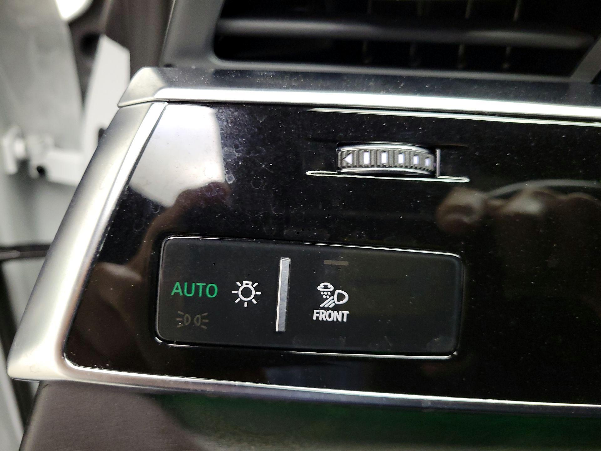 Thumbnail: 2021 Audi Q8 - 13