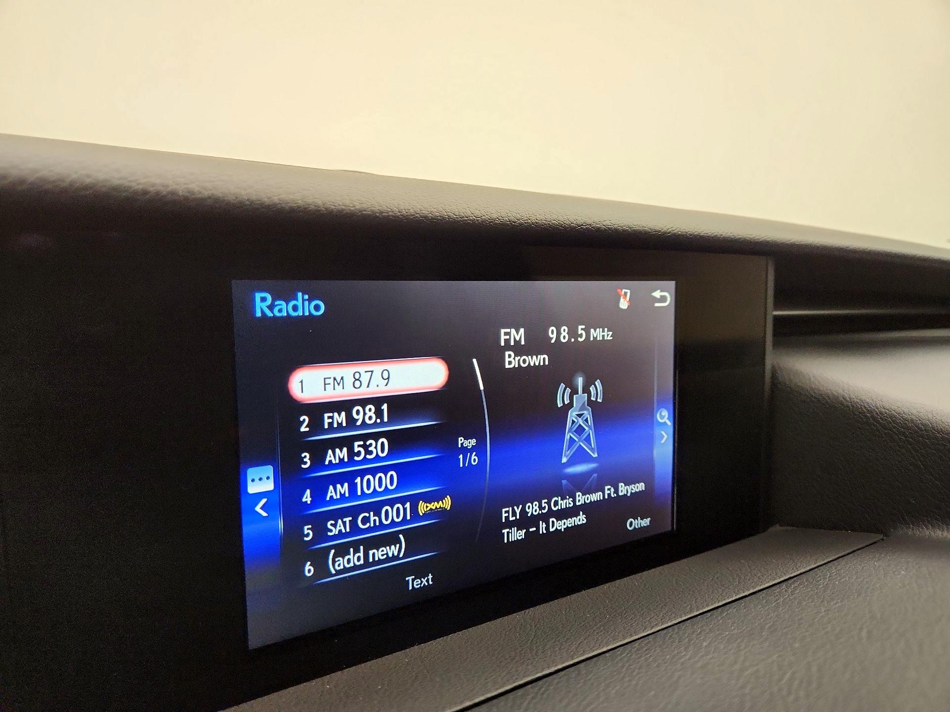 Thumbnail: 2020 Lexus IS - 15