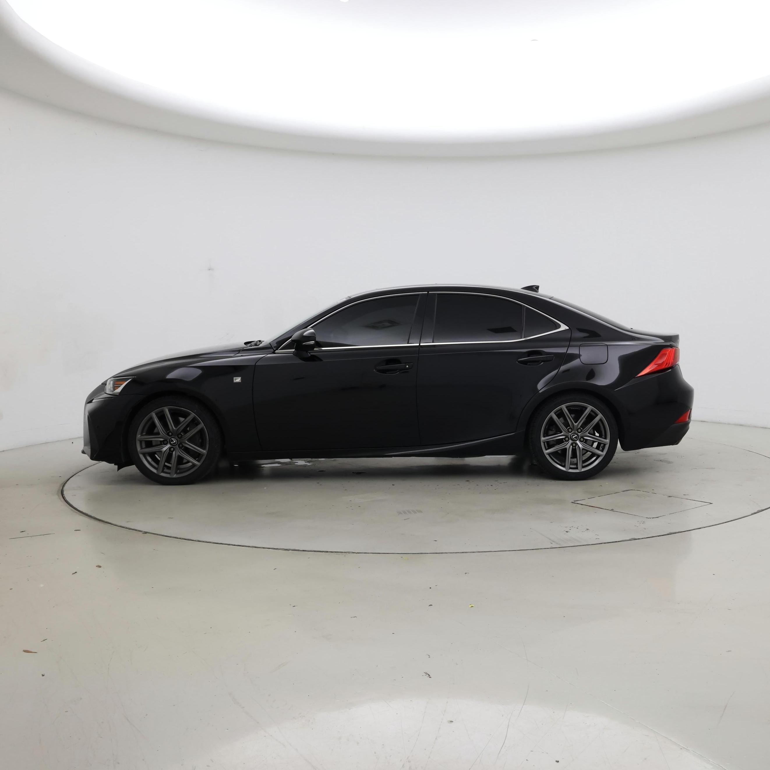 Thumbnail: 2020 Lexus IS - 3