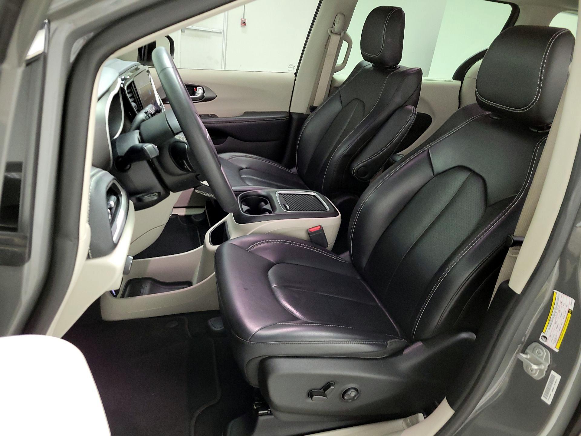 Thumbnail: 2023 Chrysler Pacifica - 11