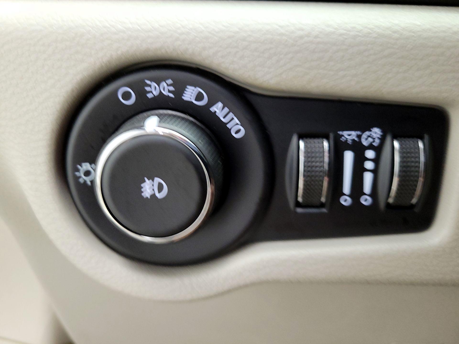 Thumbnail: 2023 Chrysler Pacifica - 13