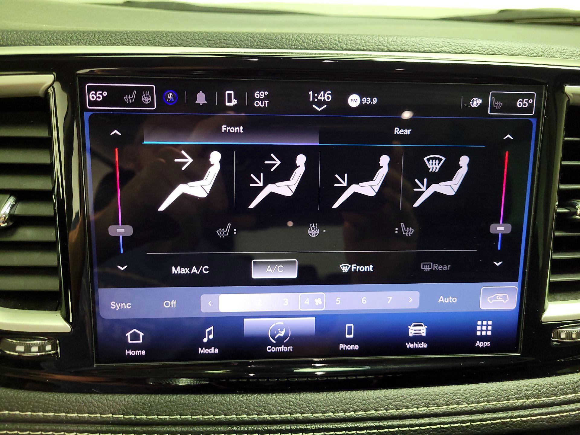 Thumbnail: 2023 Chrysler Pacifica - 16