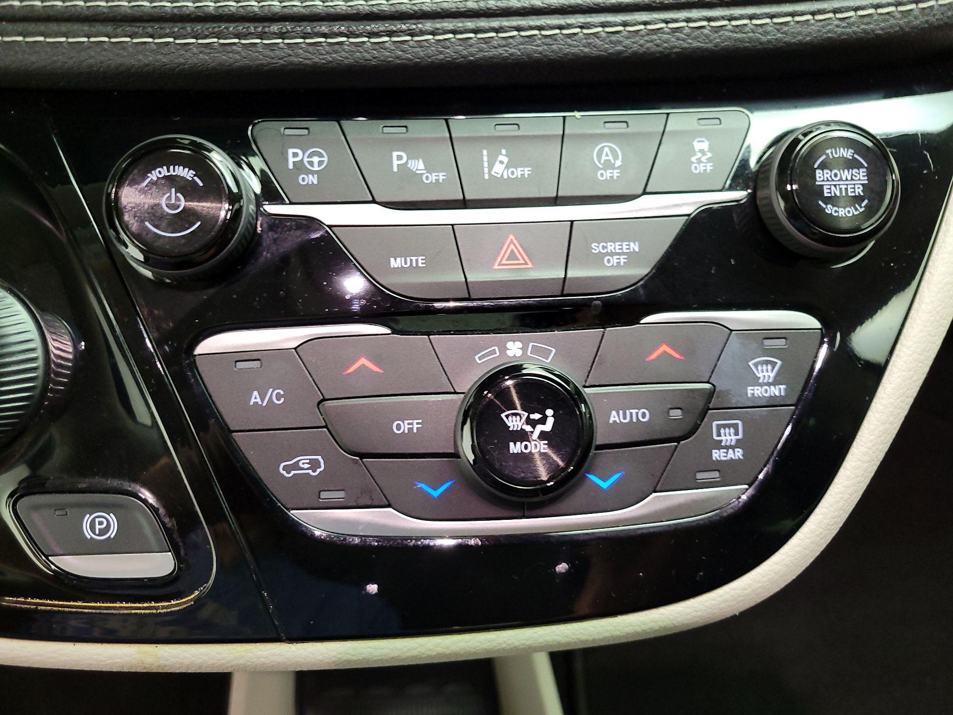 Thumbnail: 2023 Chrysler Pacifica - 17