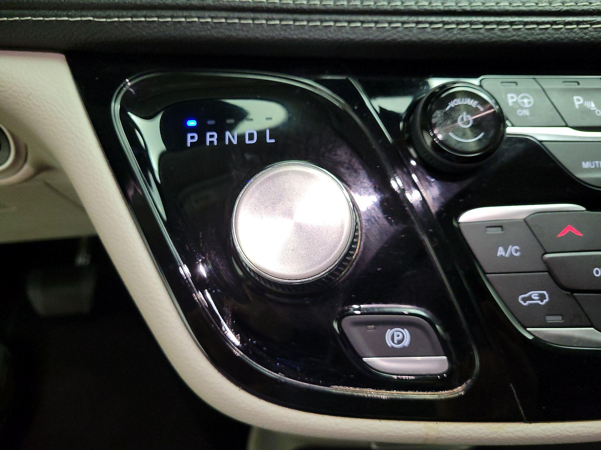 Thumbnail: 2023 Chrysler Pacifica - 18