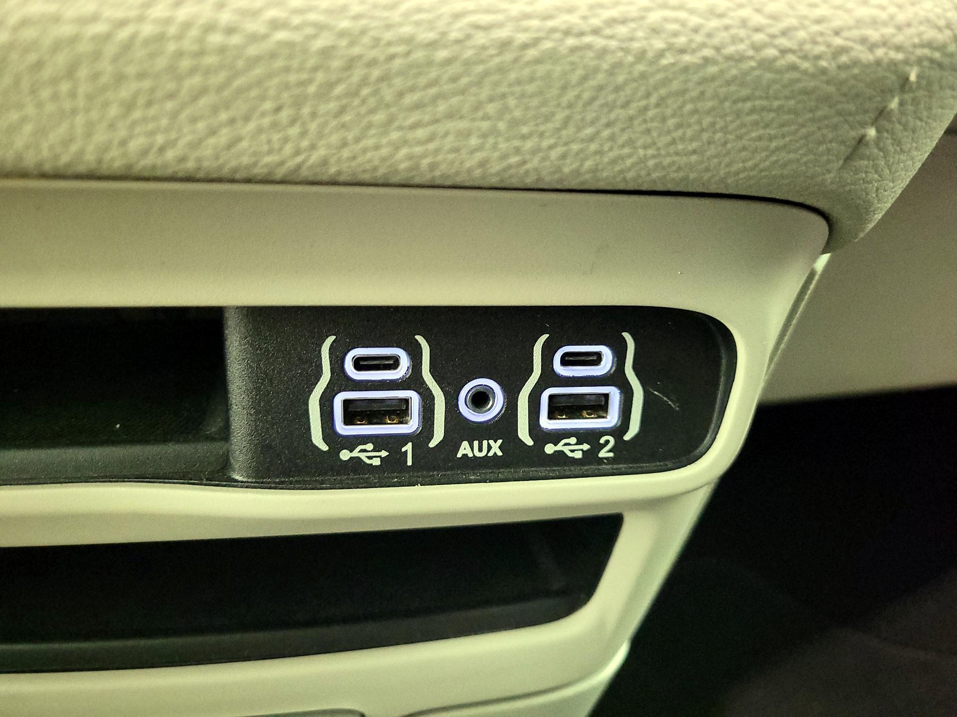 Thumbnail: 2023 Chrysler Pacifica - 19