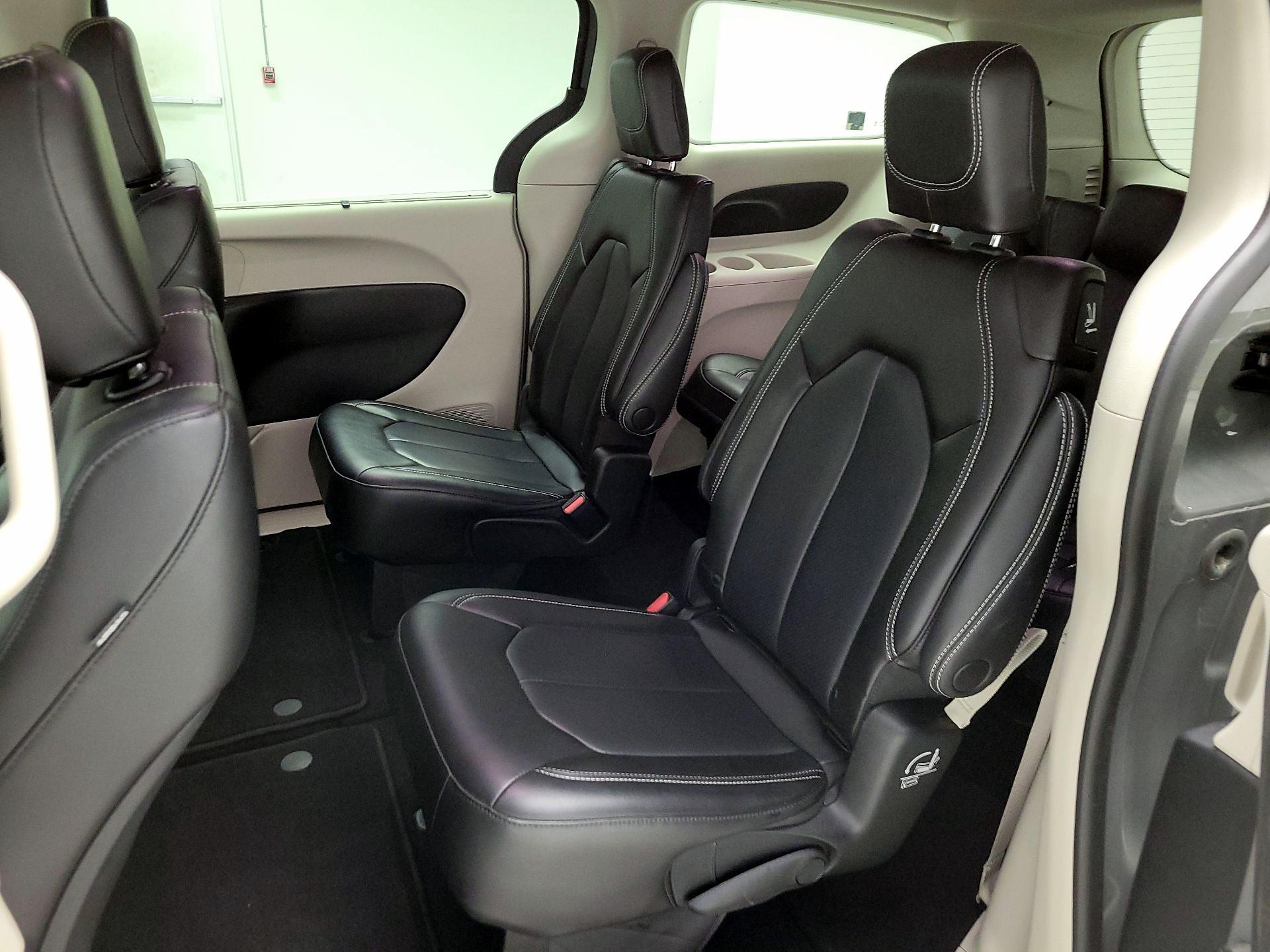 Thumbnail: 2023 Chrysler Pacifica - 20