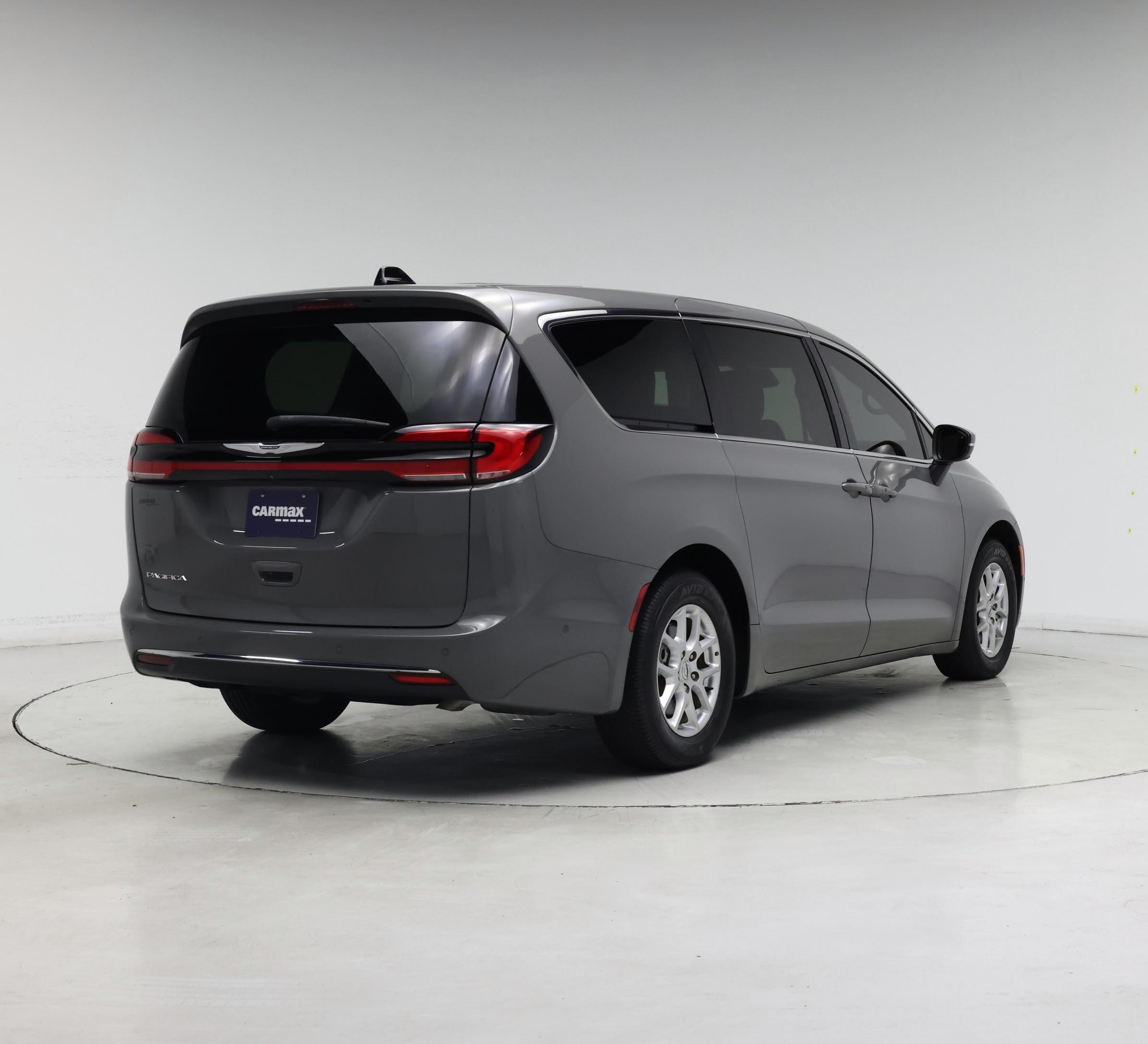 Thumbnail: 2023 Chrysler Pacifica - 8
