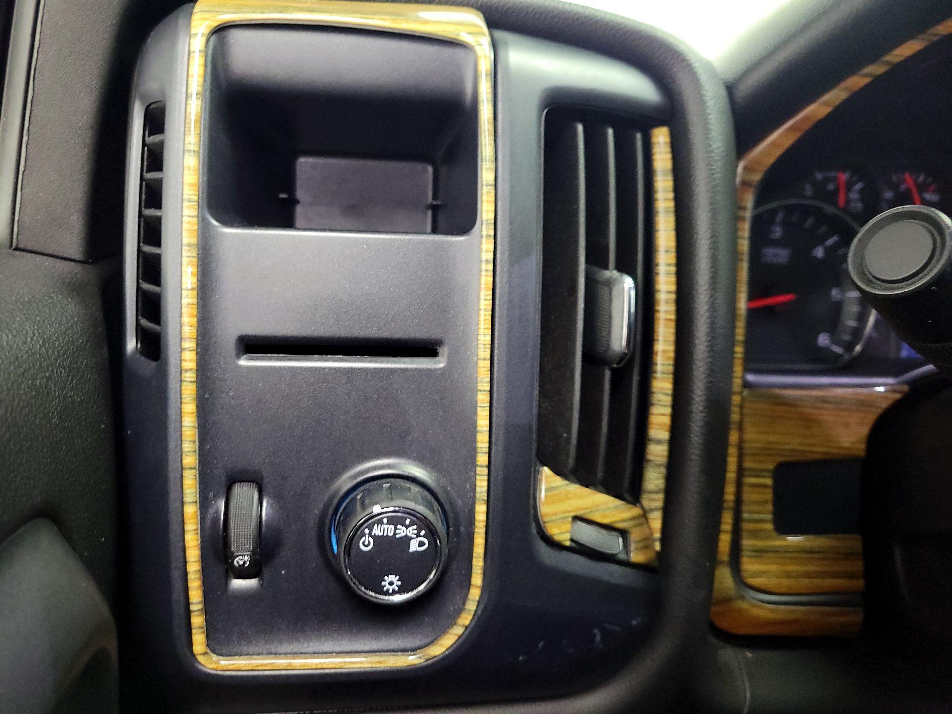 Thumbnail: 2019 Chevrolet Silverado 1500 - 13