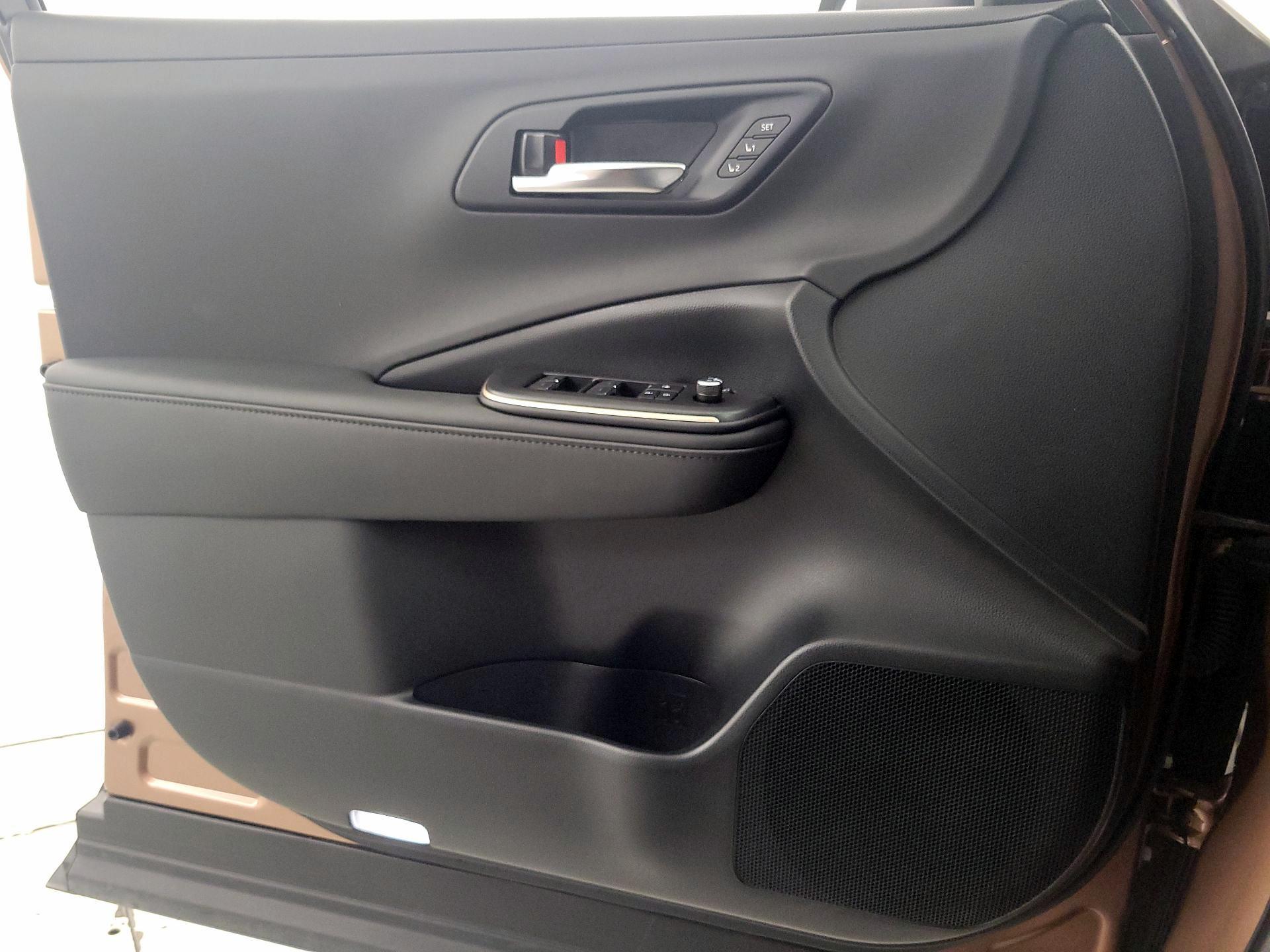 Thumbnail: 2023 Toyota Crown - 12