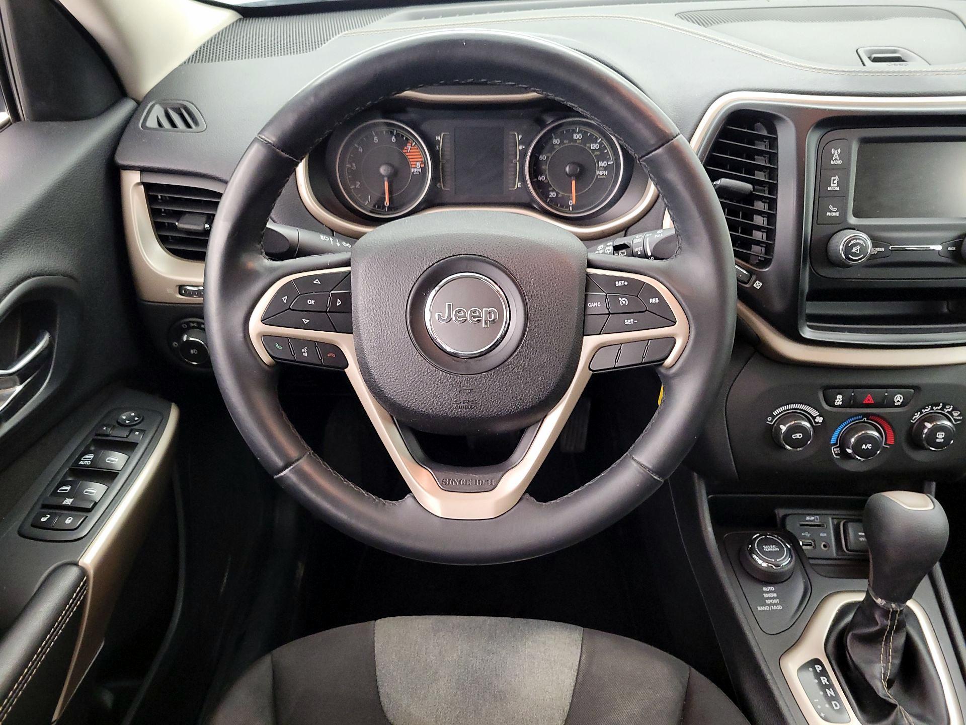 Thumbnail: 2018 Jeep Cherokee - 10