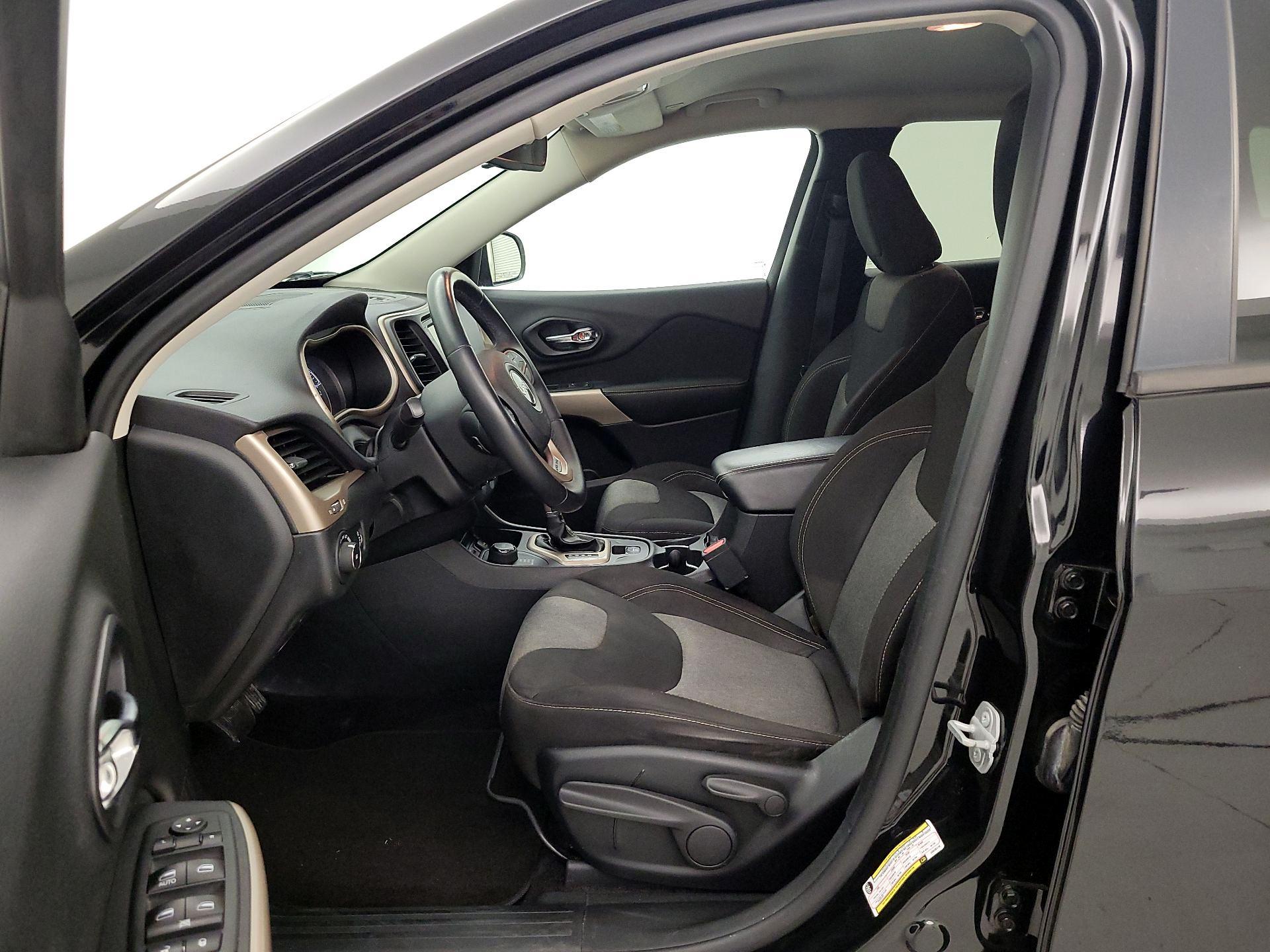 Thumbnail: 2018 Jeep Cherokee - 11