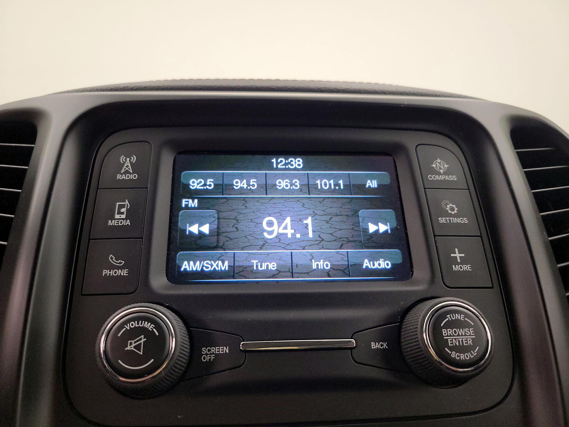 Thumbnail: 2018 Jeep Cherokee - 15