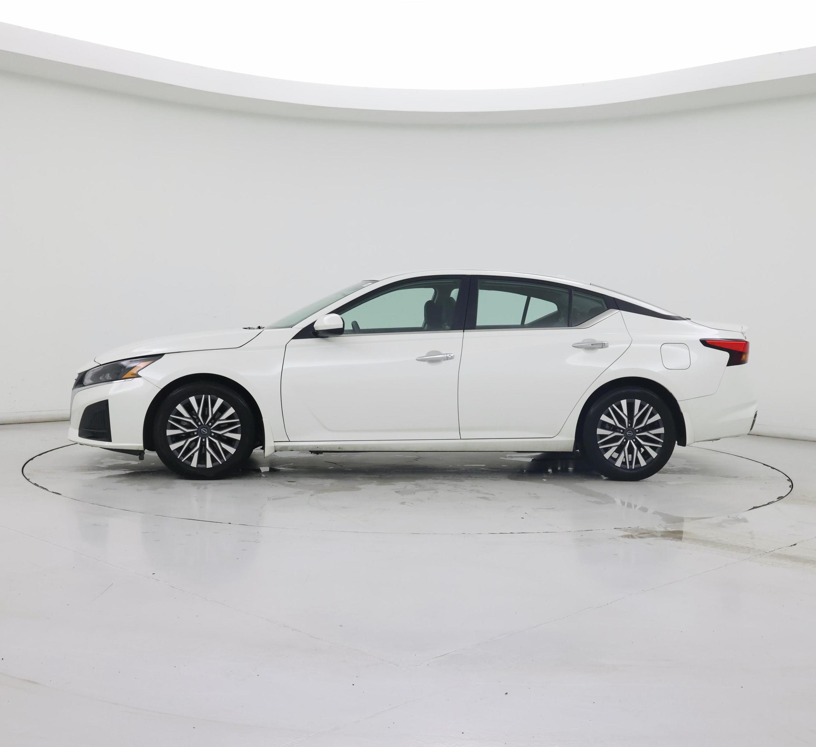 Thumbnail: 2023 Nissan Altima - 3