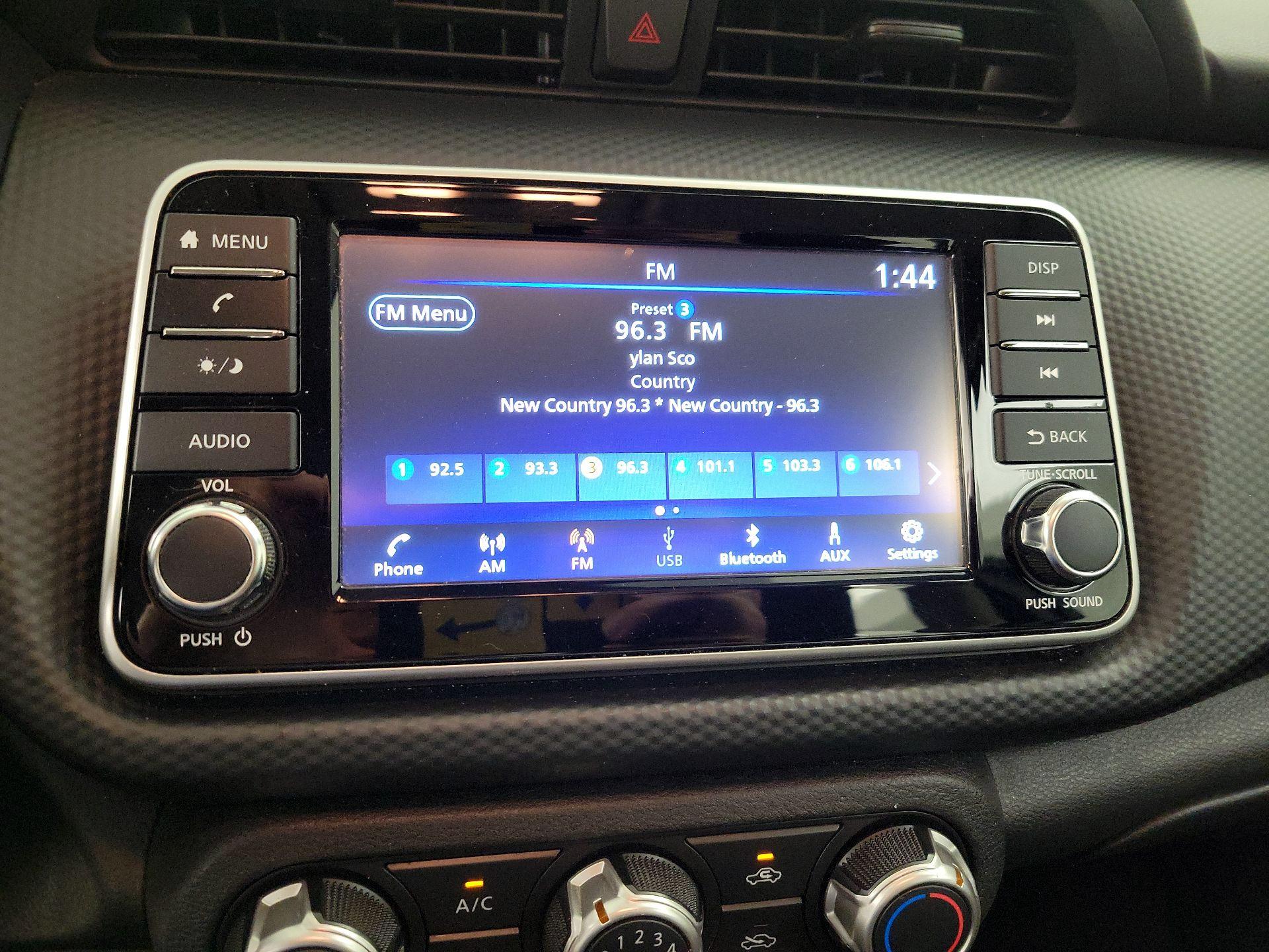 Thumbnail: 2021 Nissan Kicks - 15