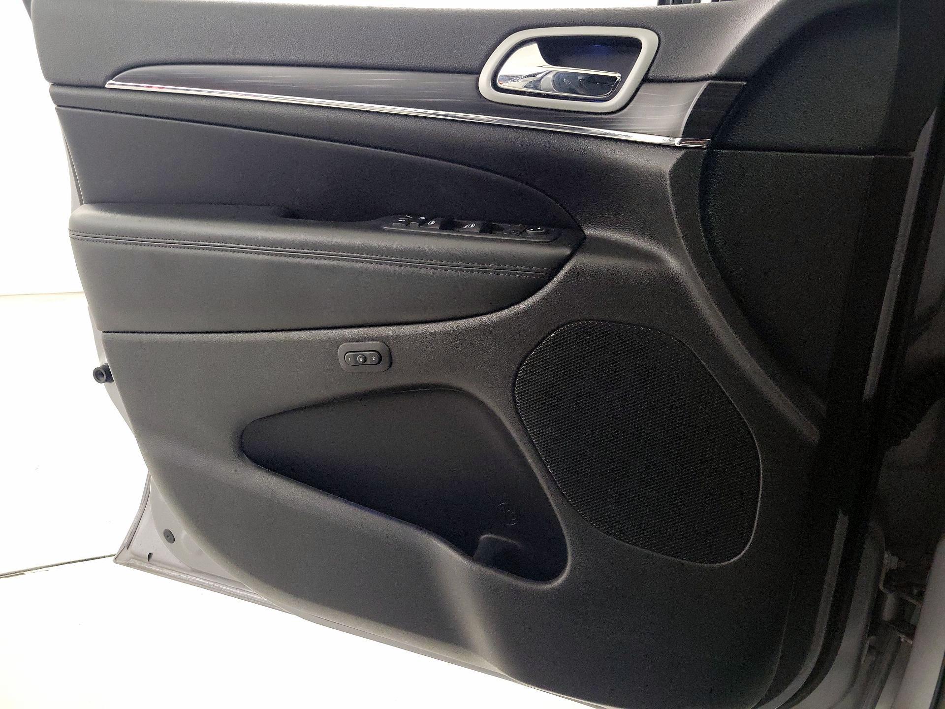 Thumbnail: 2019 Jeep Grand Cherokee - 12