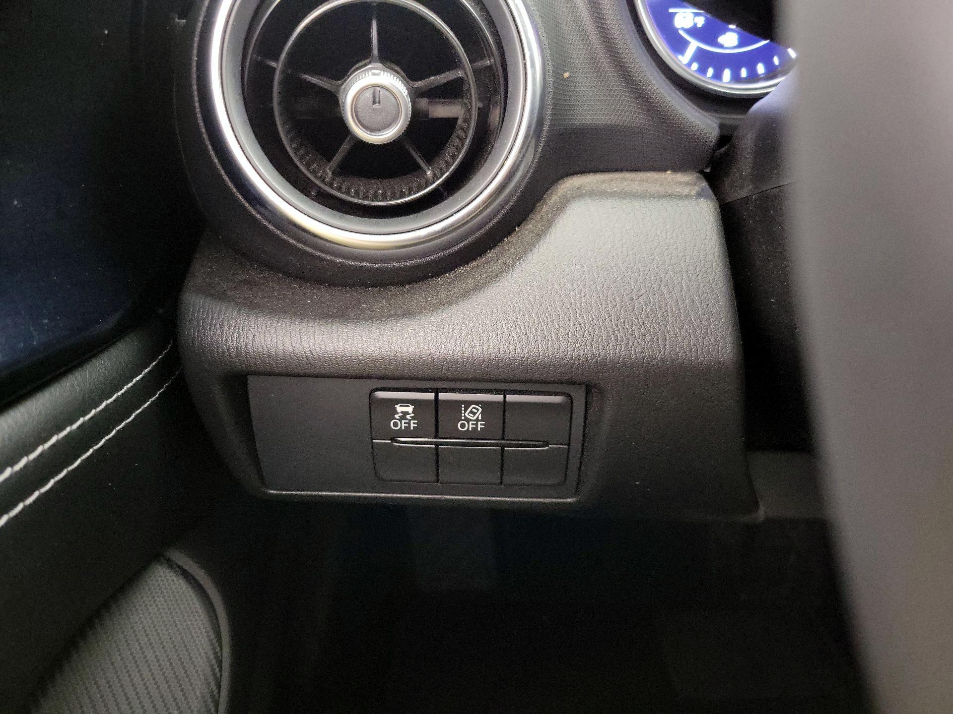 Thumbnail: 2021 Mazda MX-5 Miata - 13