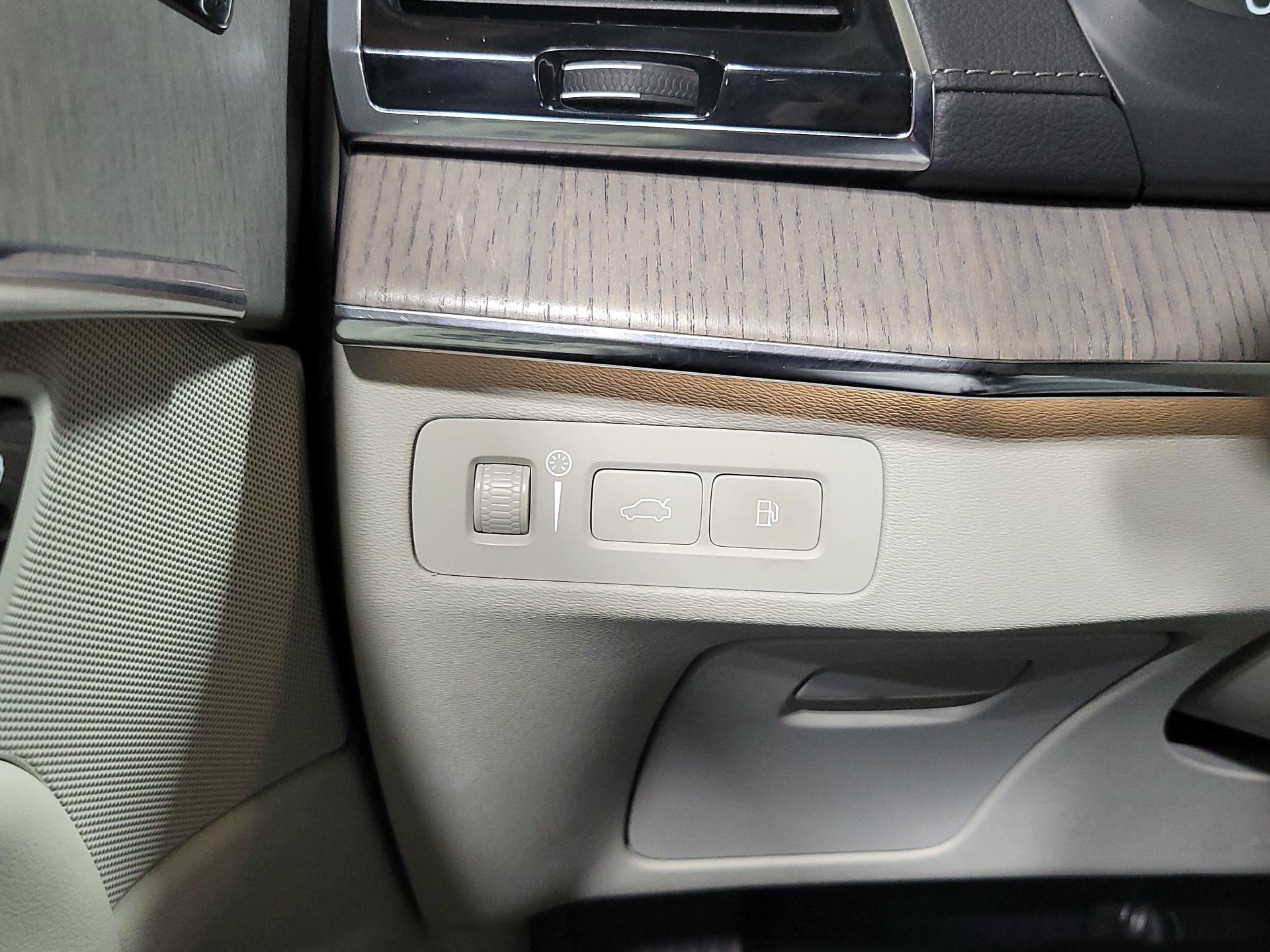 Thumbnail: 2021 Volvo XC90 - 13