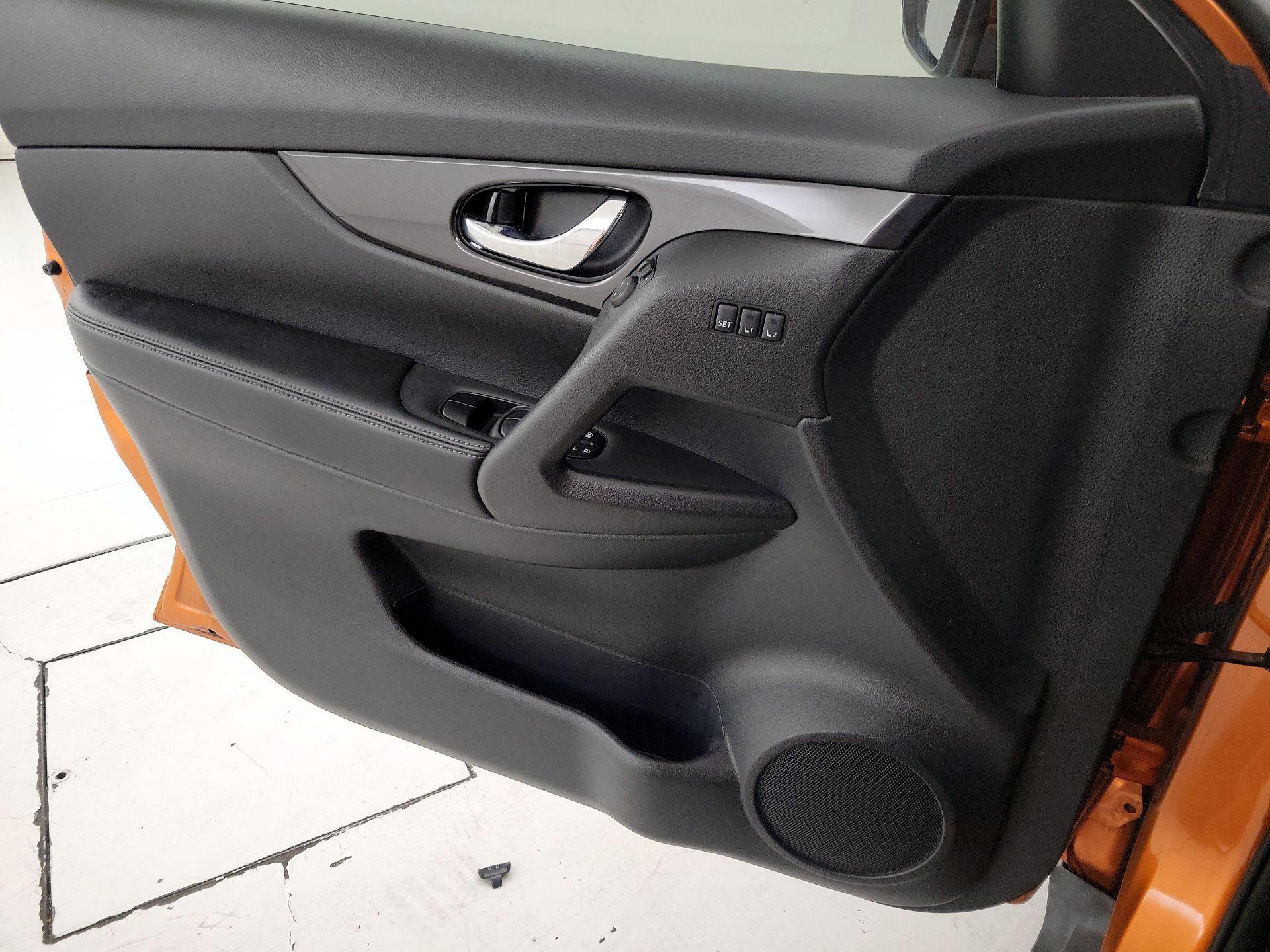Thumbnail: 2019 Nissan Rogue - 12