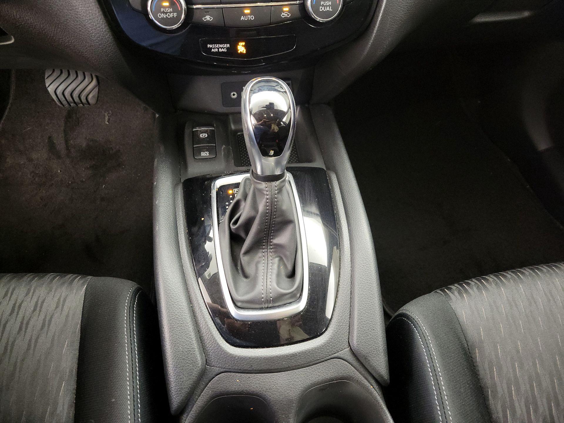Thumbnail: 2019 Nissan Rogue - 18