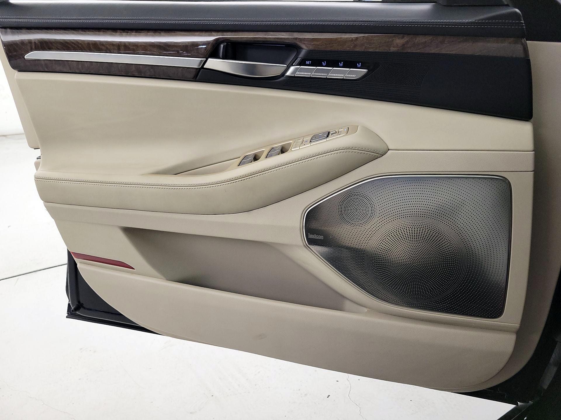 Thumbnail: 2019 Genesis G90 - 12