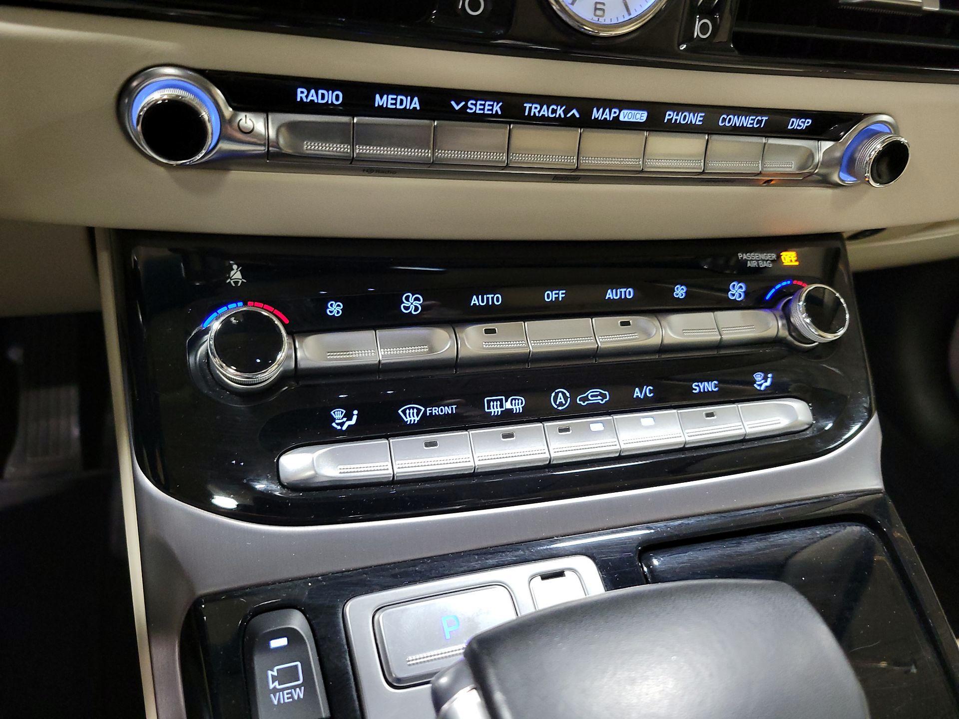 Thumbnail: 2019 Genesis G90 - 17