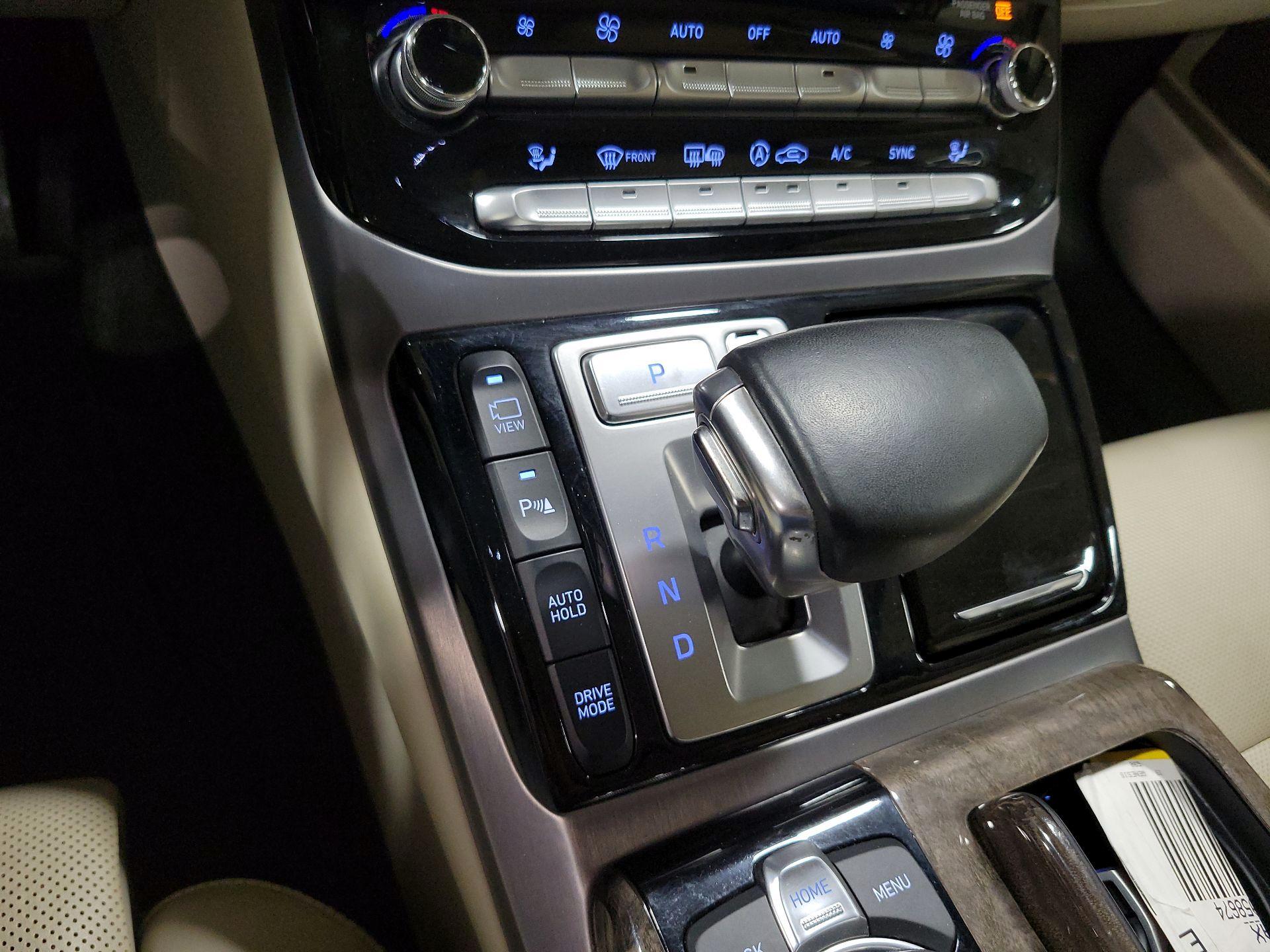 Thumbnail: 2019 Genesis G90 - 18