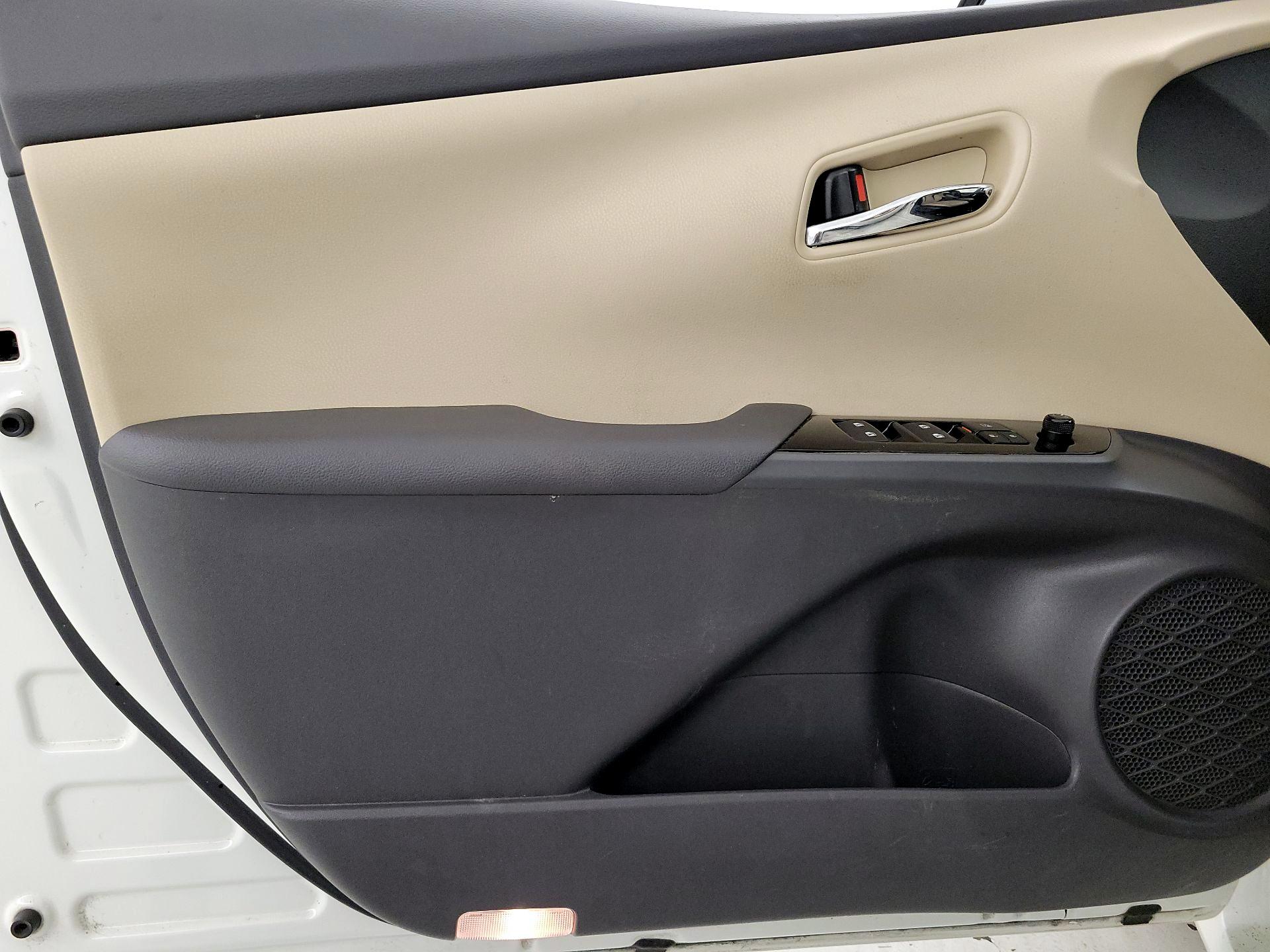 Thumbnail: 2016 Toyota Prius - 12